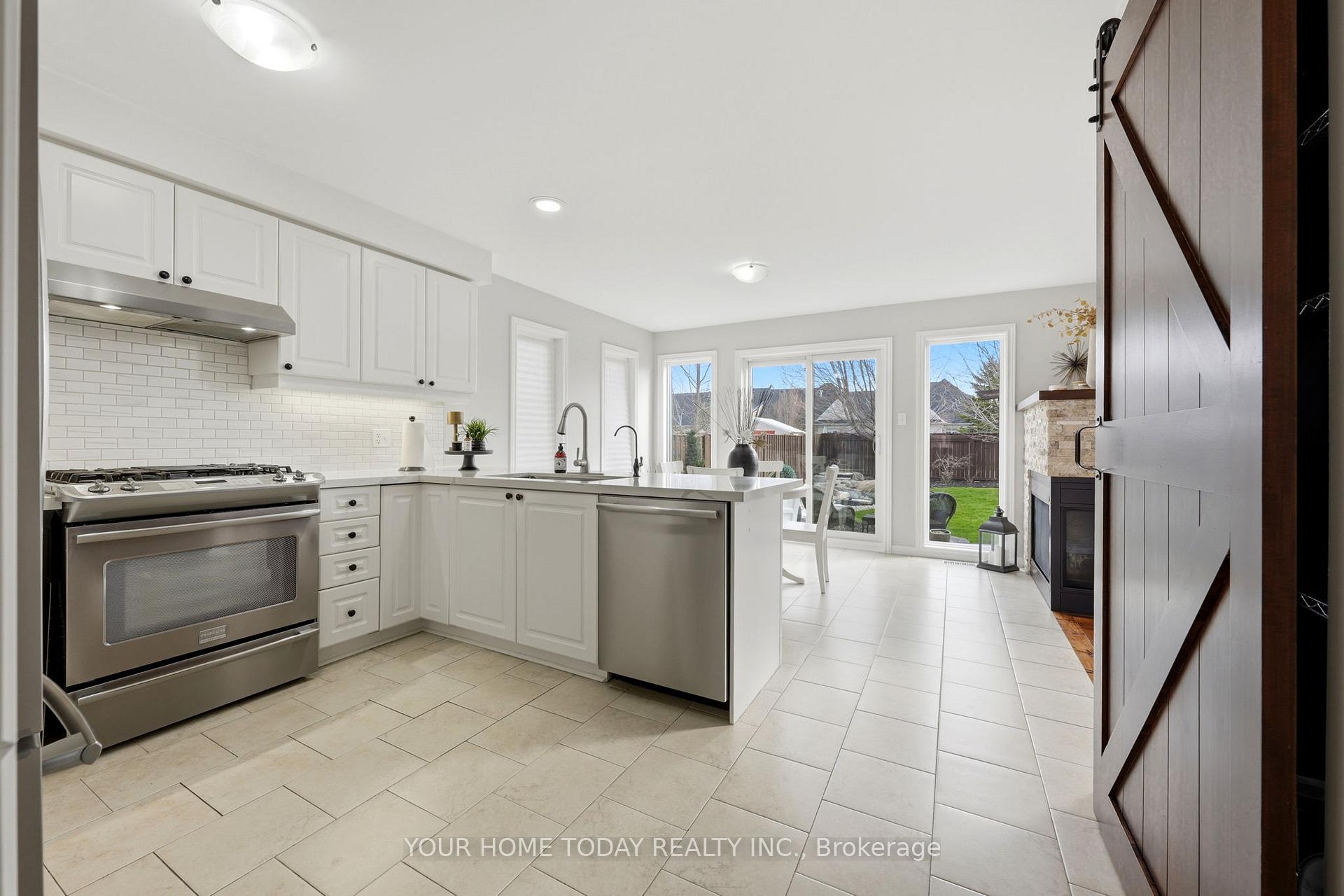 Photo 9 of 96 Lauchlin Crescent, Halton Hills, Georgetown — HOMEH