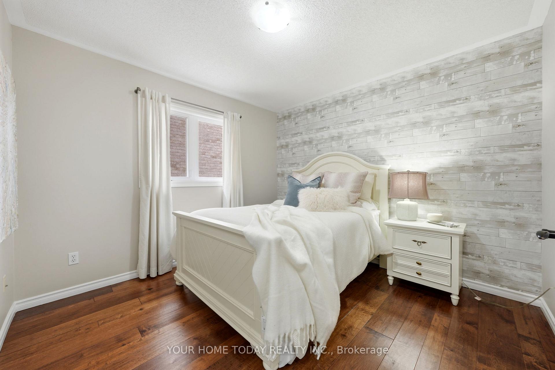 Photo 23 of 96 Lauchlin Crescent, Halton Hills, Georgetown — HOMEH