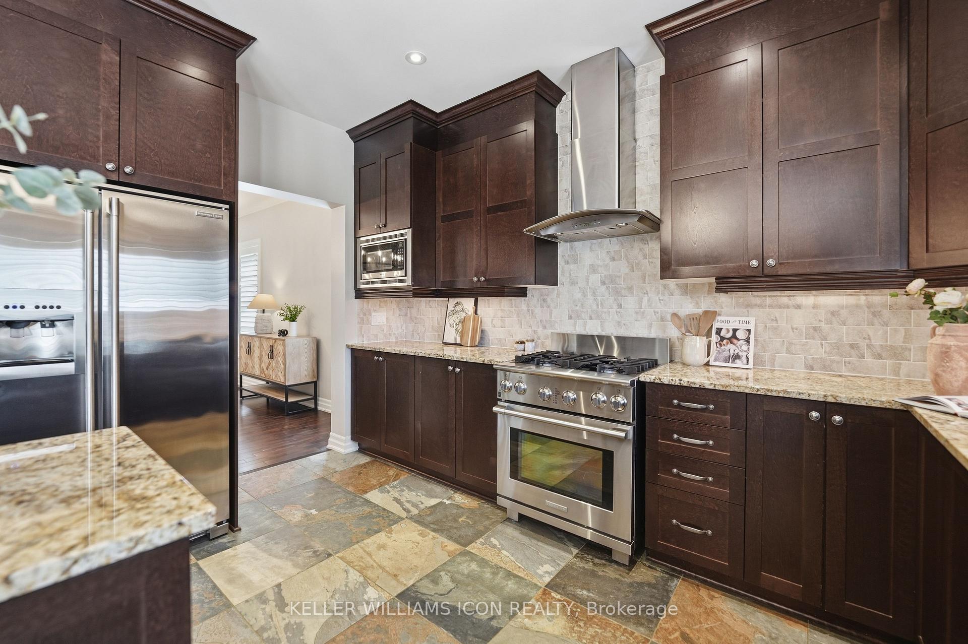 Photo 11 of 246 Madhu Crescent, Ottawa, Mooneys Bay — HOMEH