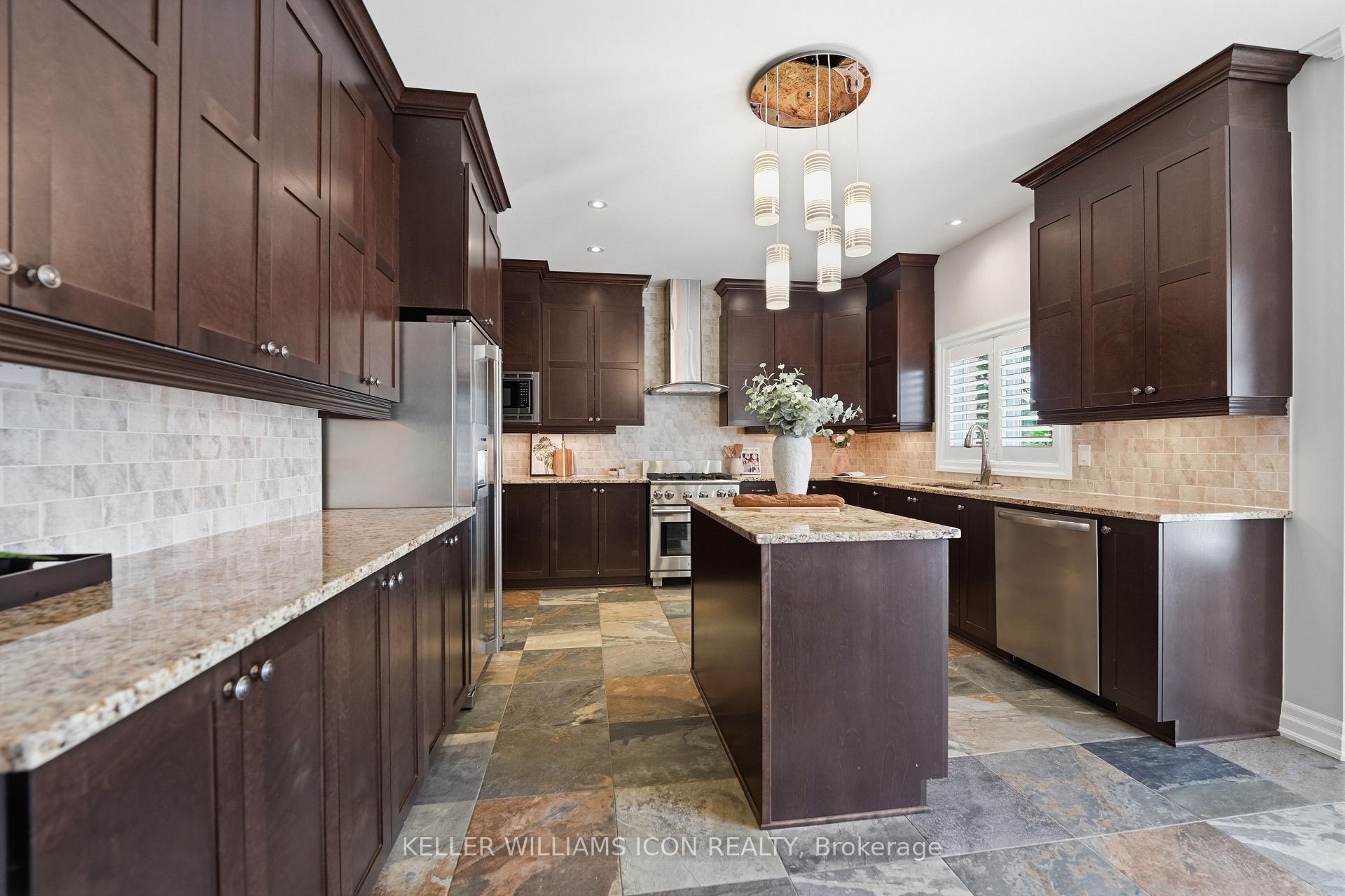 Photo 16 of 246 Madhu Crescent, Ottawa, Mooneys Bay — HOMEH