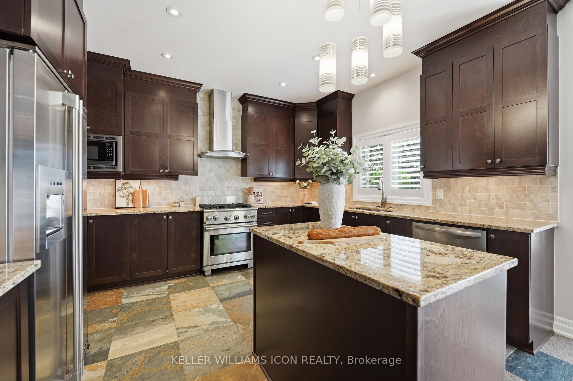 Photo 17 of 246 Madhu Crescent, Ottawa, Mooneys Bay — HOMEH