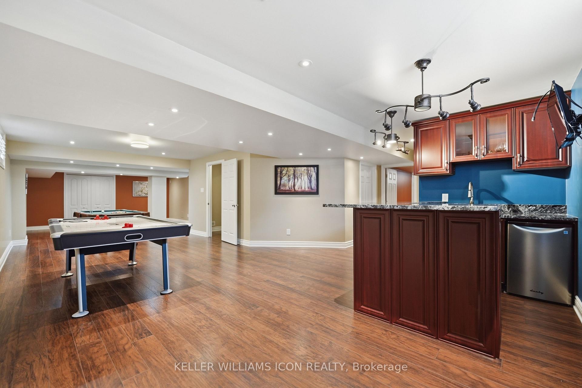 Photo 34 of 246 Madhu Crescent, Ottawa, Mooneys Bay — HOMEH
