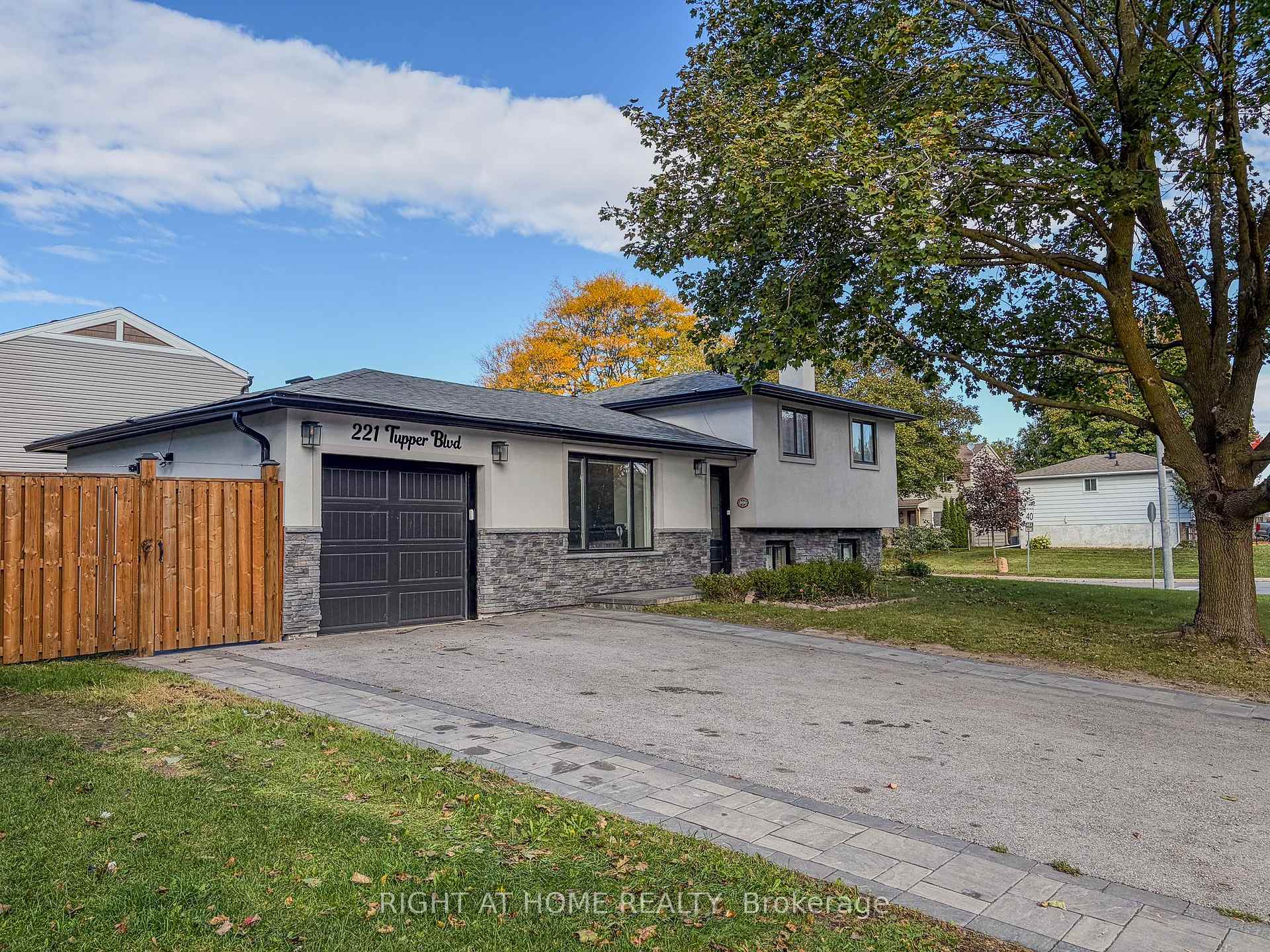 Photo 2 of 221 Tupper Boulevard, New Tecumseth, Alliston — HOMEH