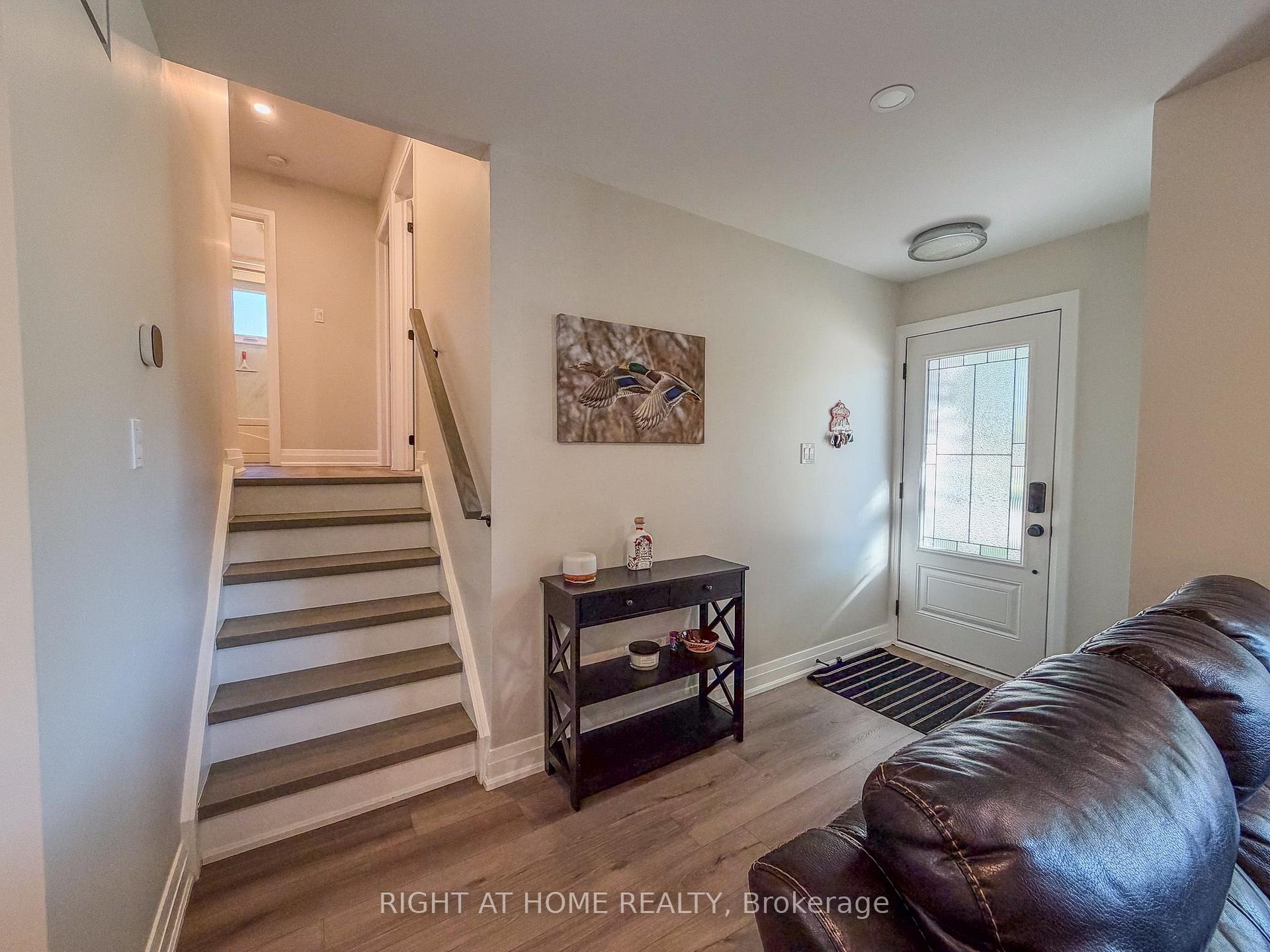 Photo 3 of 221 Tupper Boulevard, New Tecumseth, Alliston — HOMEH
