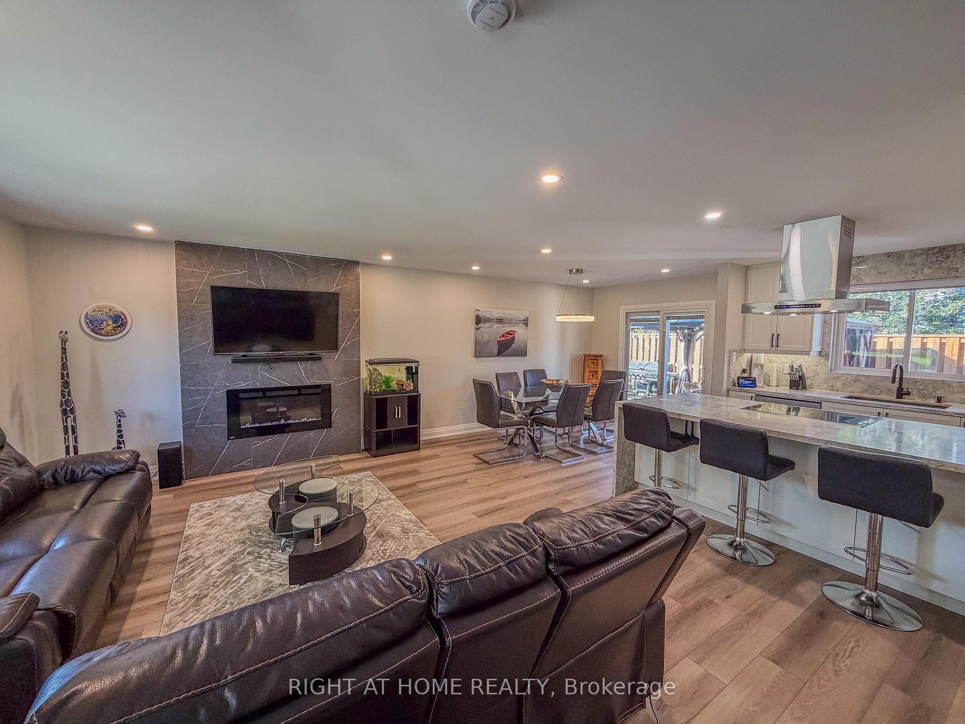 Photo 4 of 221 Tupper Boulevard, New Tecumseth, Alliston — HOMEH