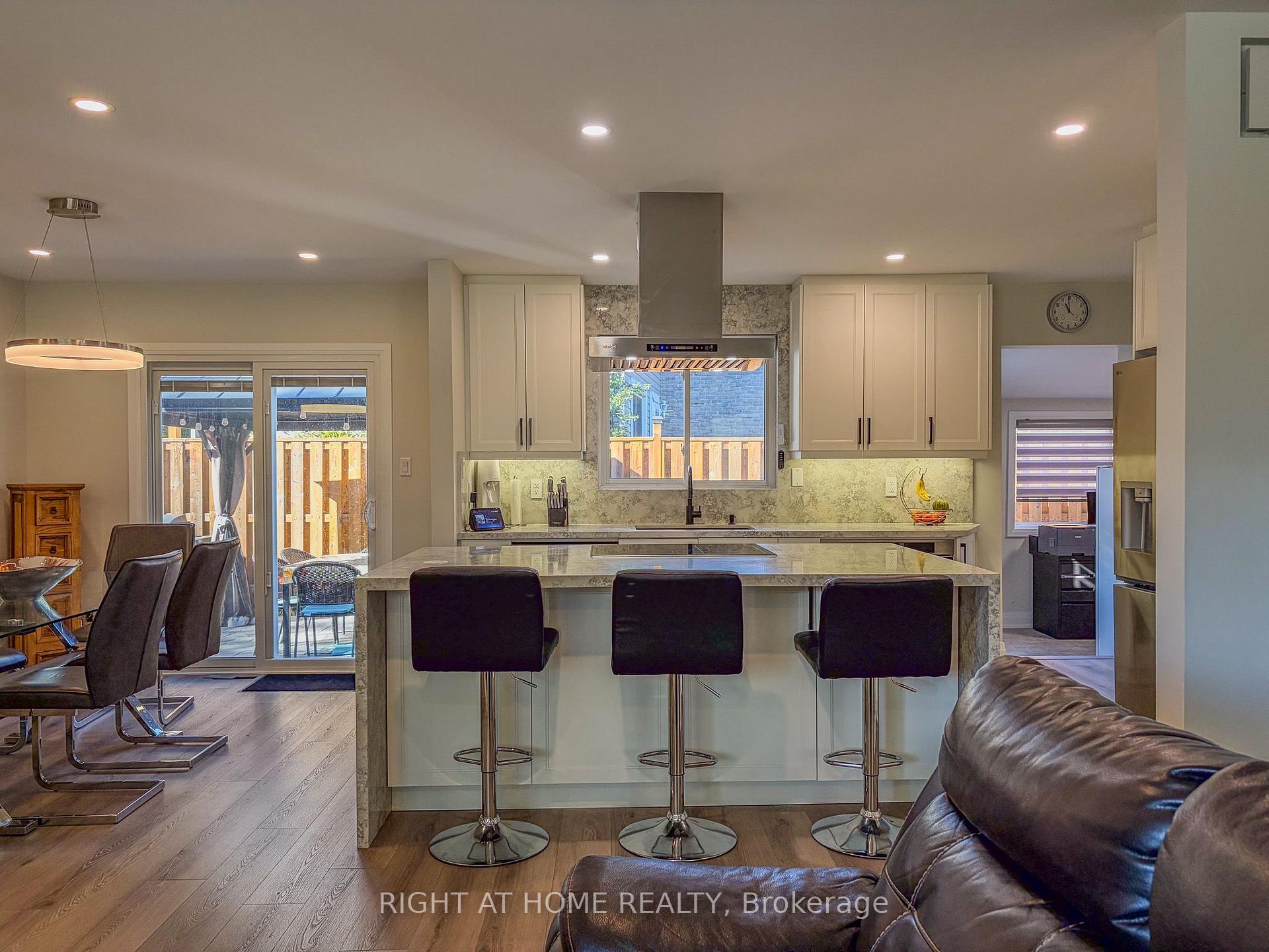 Photo 5 of 221 Tupper Boulevard, New Tecumseth, Alliston — HOMEH