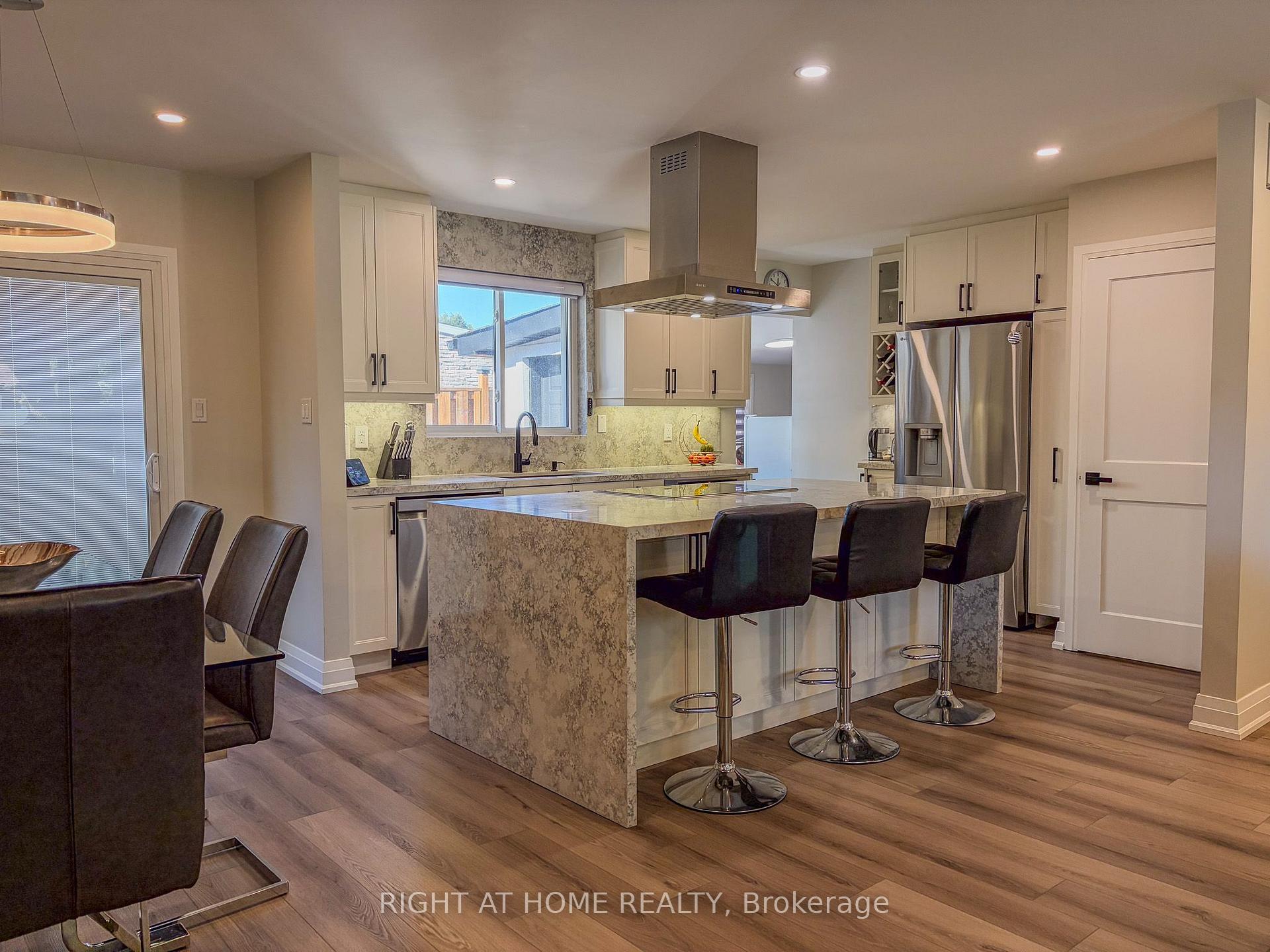 Photo 7 of 221 Tupper Boulevard, New Tecumseth, Alliston — HOMEH