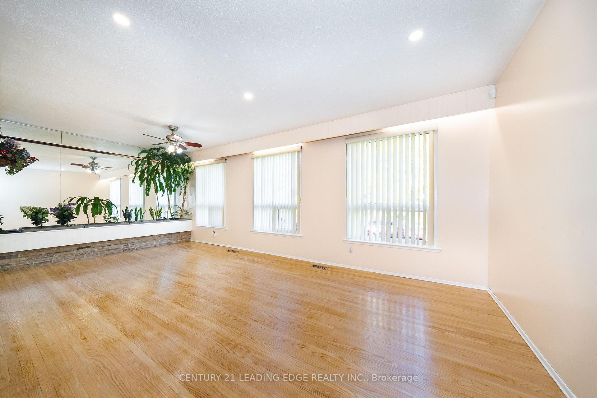 Photo 5 of 63 Mercury Road, Etobicoke, West Humber-Clairville — HOMEH