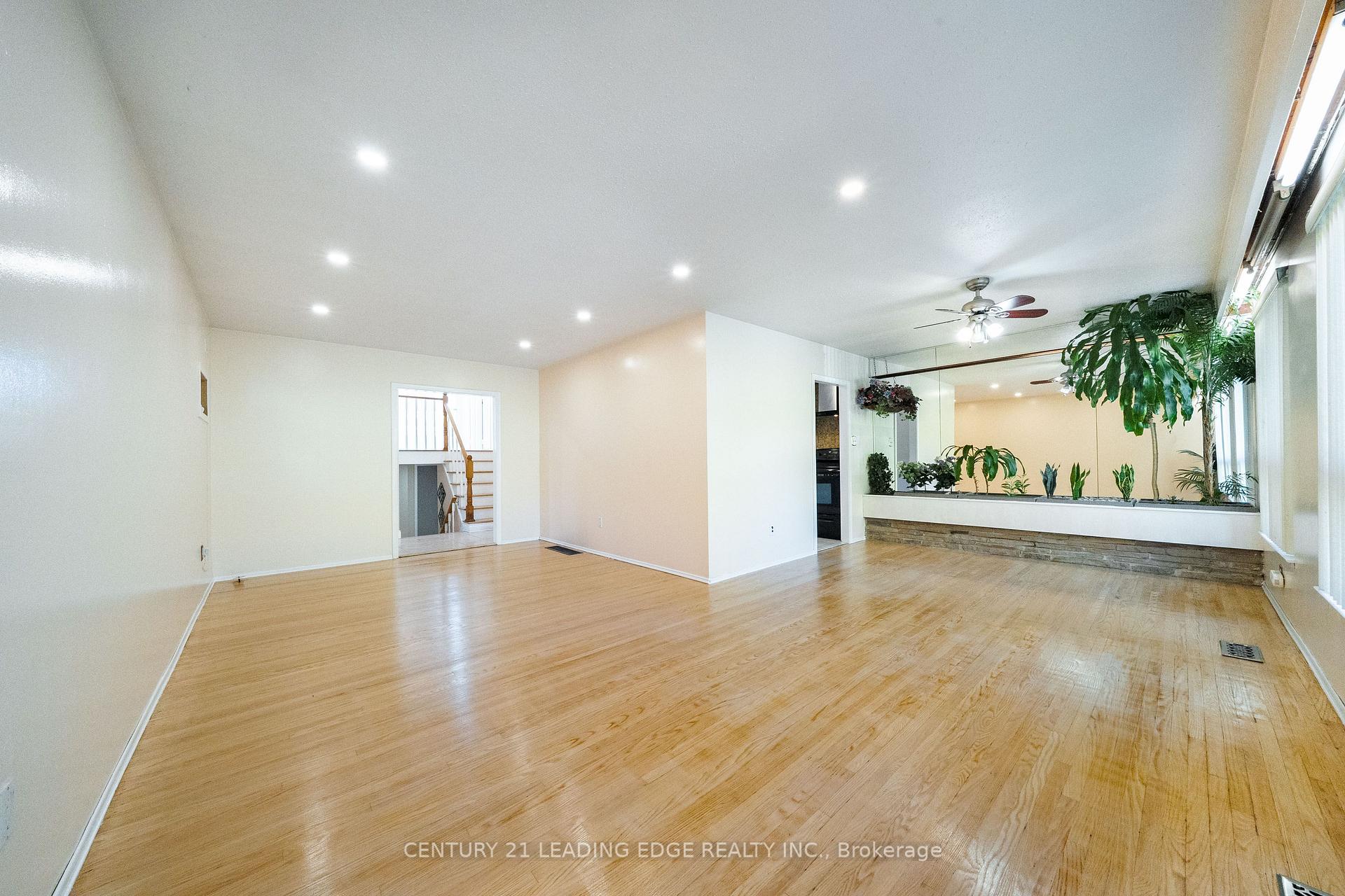 Photo 6 of 63 Mercury Road, Etobicoke, West Humber-Clairville — HOMEH