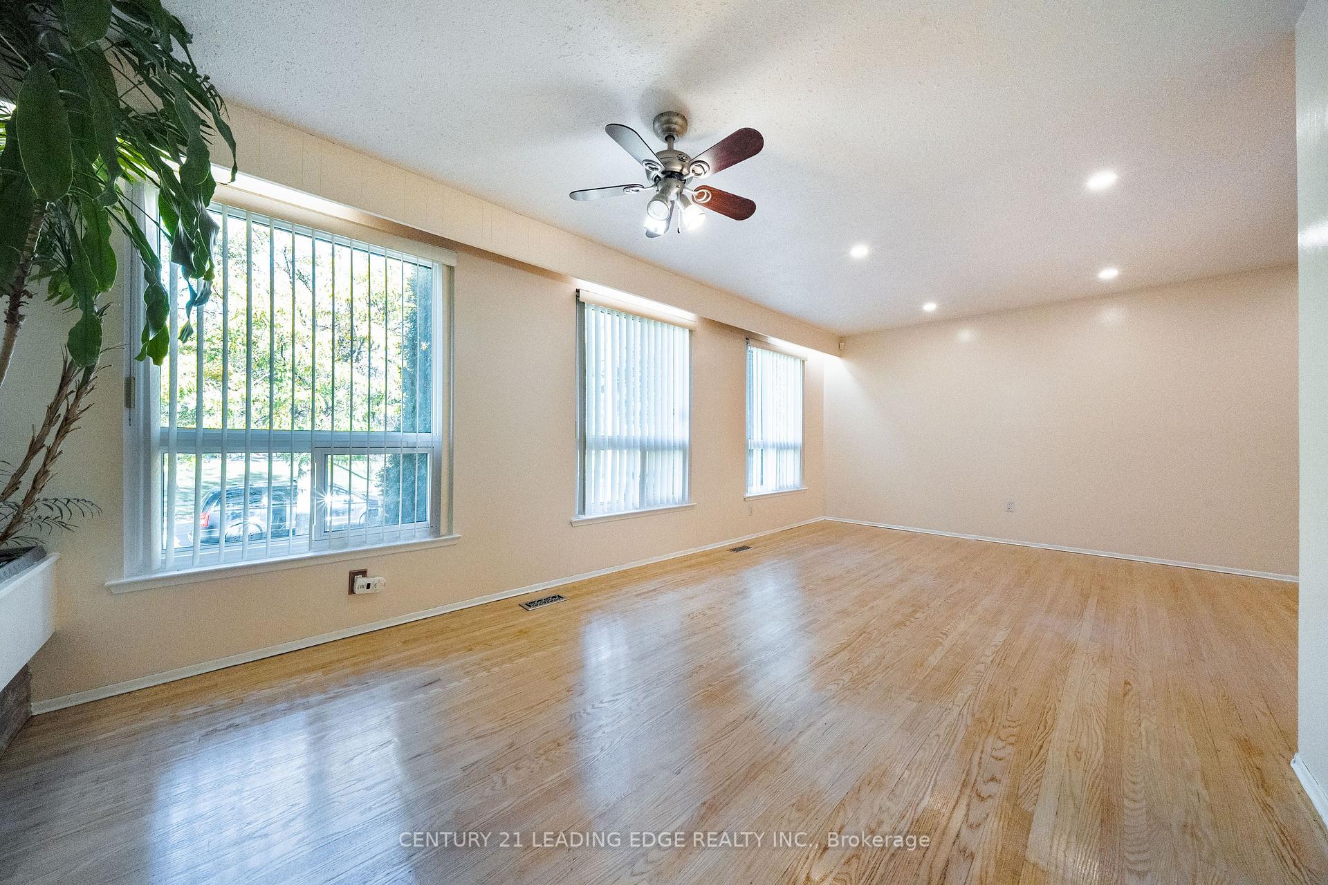 Photo 7 of 63 Mercury Road, Etobicoke, West Humber-Clairville — HOMEH