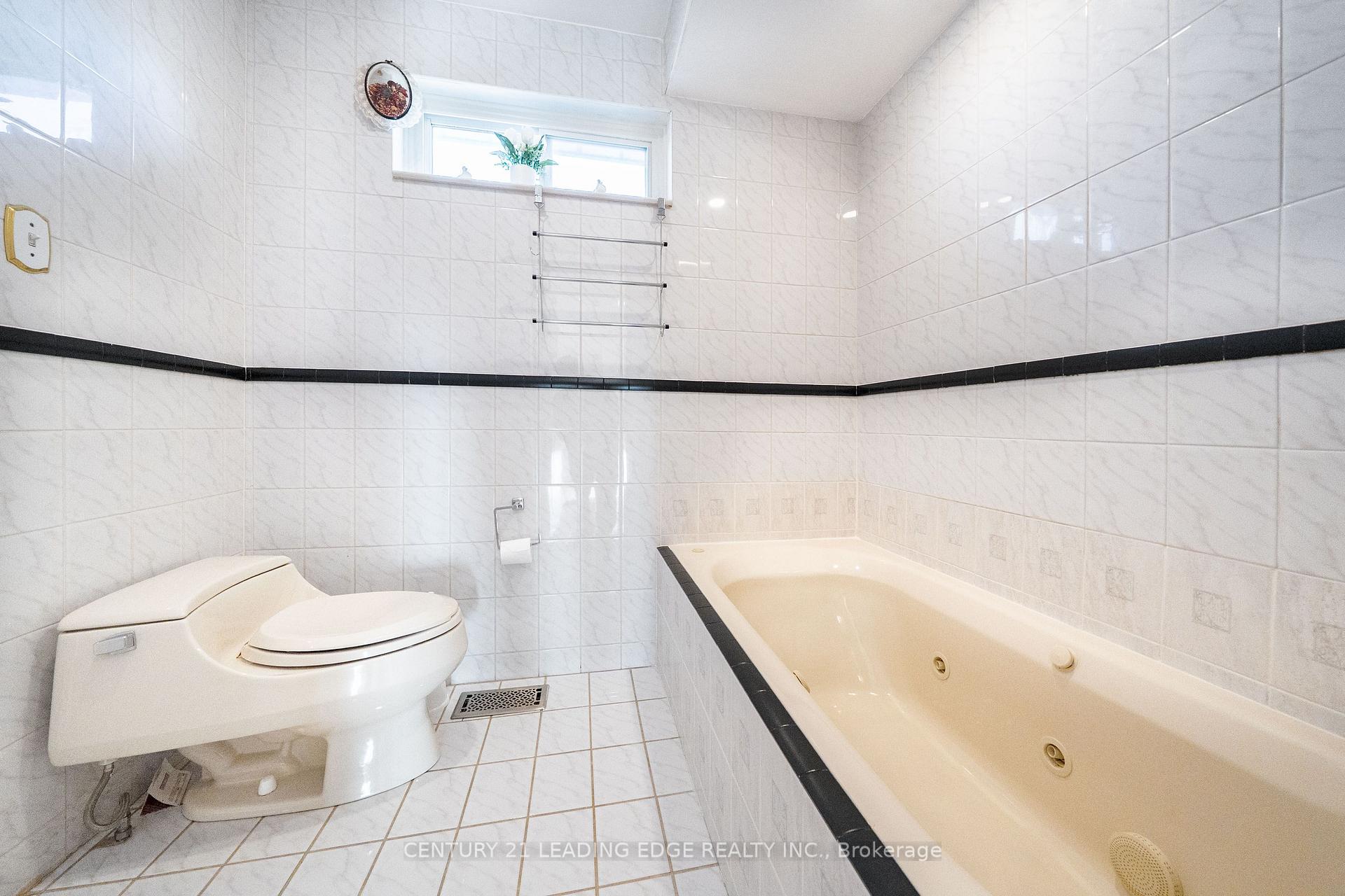 Photo 14 of 63 Mercury Road, Etobicoke, West Humber-Clairville — HOMEH