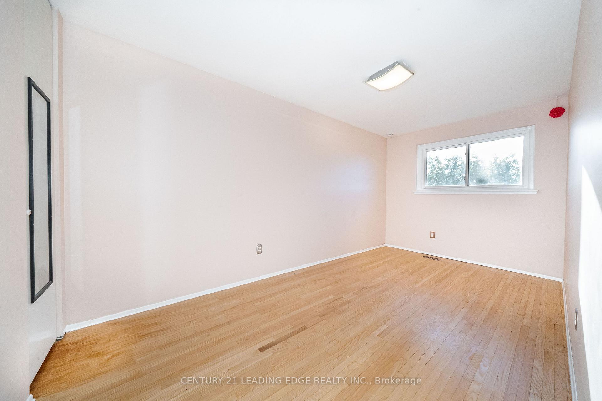 Photo 15 of 63 Mercury Road, Etobicoke, West Humber-Clairville — HOMEH