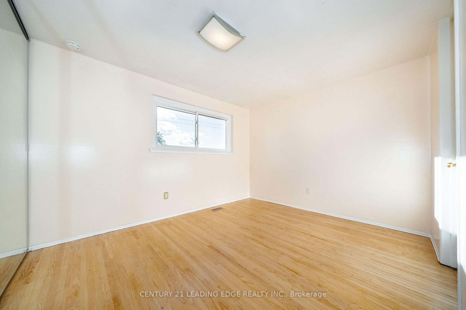 Photo 16 of 63 Mercury Road, Etobicoke, West Humber-Clairville — HOMEH