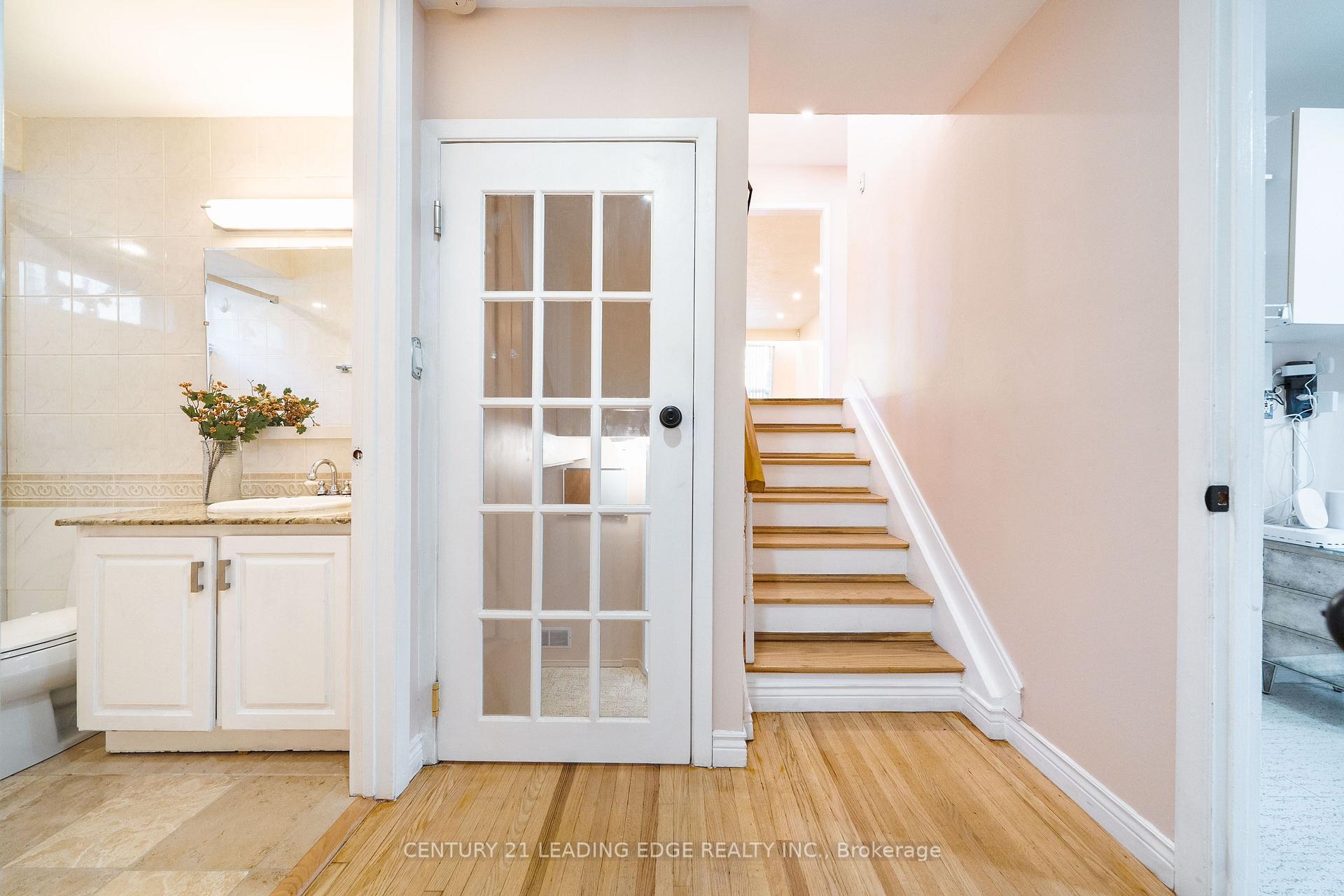 Photo 19 of 63 Mercury Road, Etobicoke, West Humber-Clairville — HOMEH