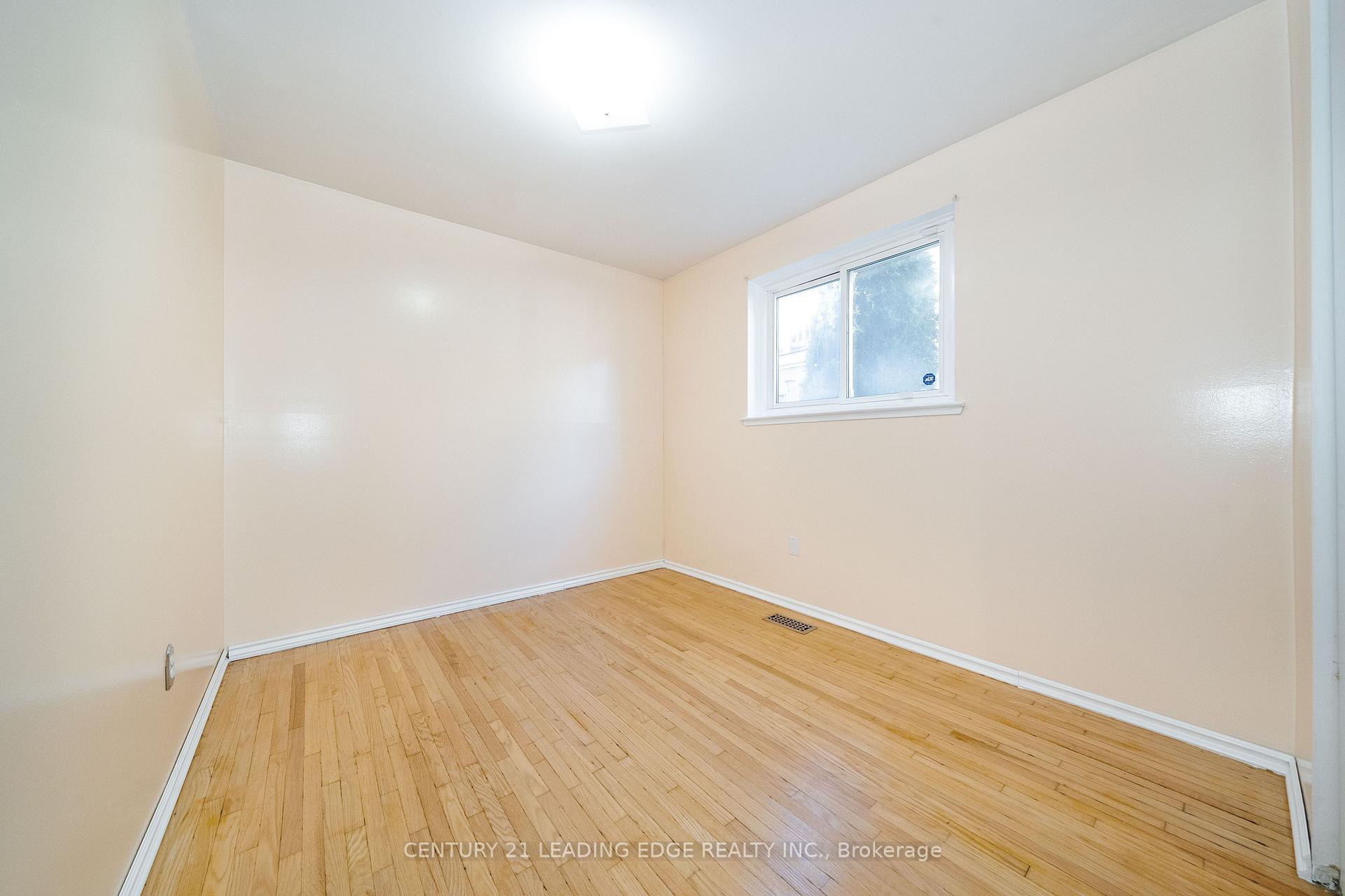 Photo 21 of 63 Mercury Road, Etobicoke, West Humber-Clairville — HOMEH