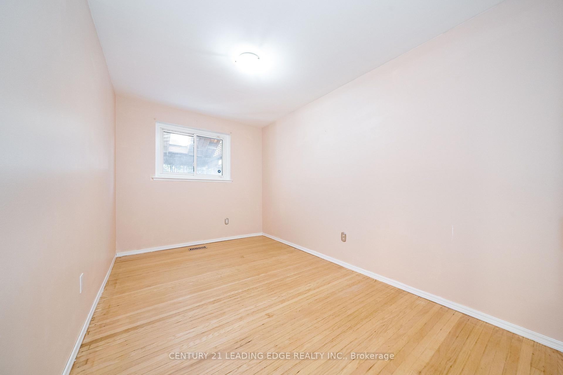 Photo 22 of 63 Mercury Road, Etobicoke, West Humber-Clairville — HOMEH