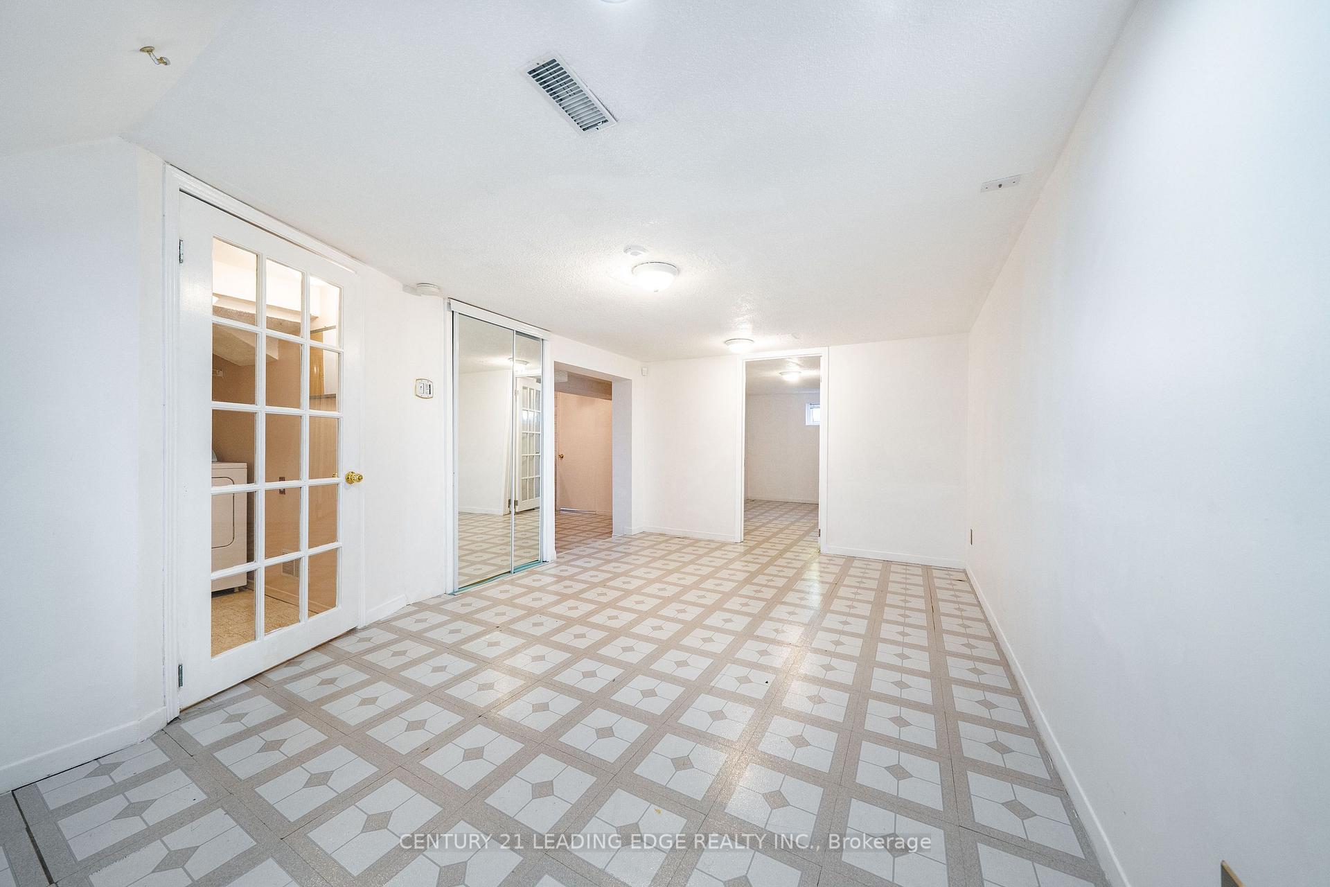 Photo 24 of 63 Mercury Road, Etobicoke, West Humber-Clairville — HOMEH