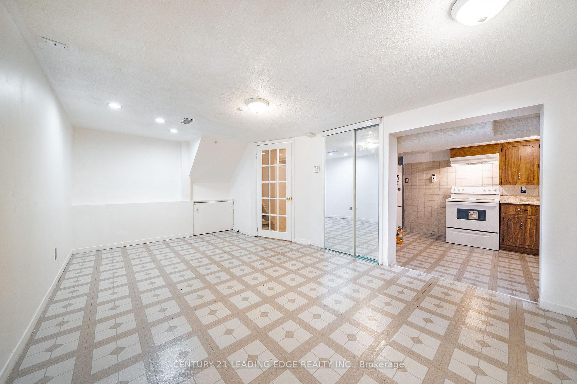 Photo 25 of 63 Mercury Road, Etobicoke, West Humber-Clairville — HOMEH