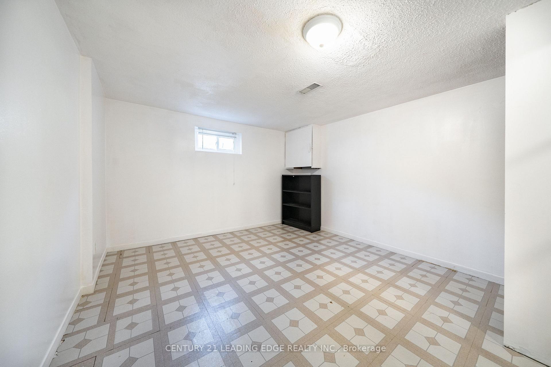 Photo 26 of 63 Mercury Road, Etobicoke, West Humber-Clairville — HOMEH