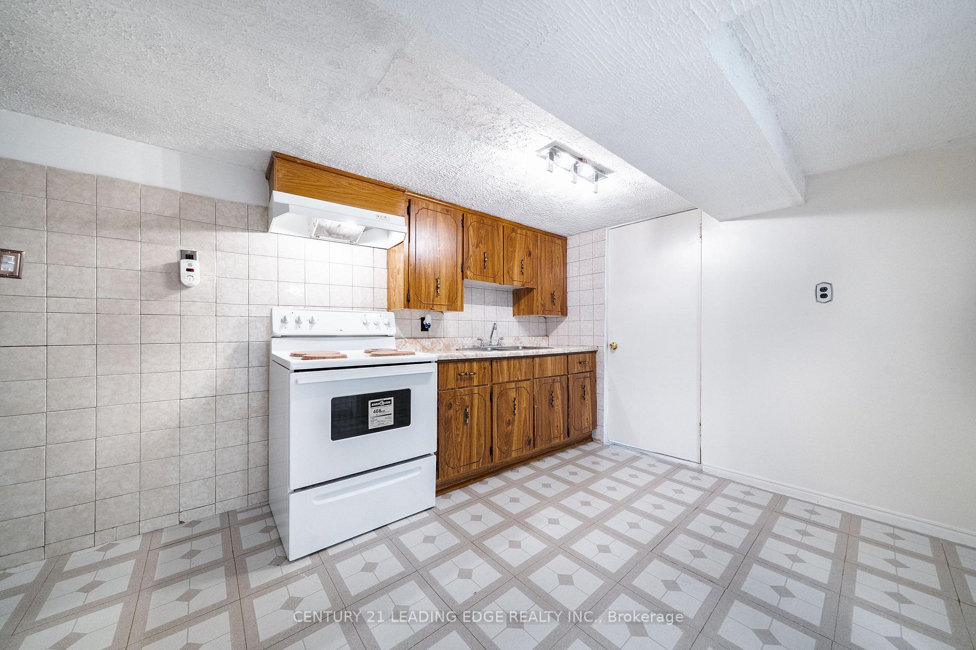 Photo 27 of 63 Mercury Road, Etobicoke, West Humber-Clairville — HOMEH