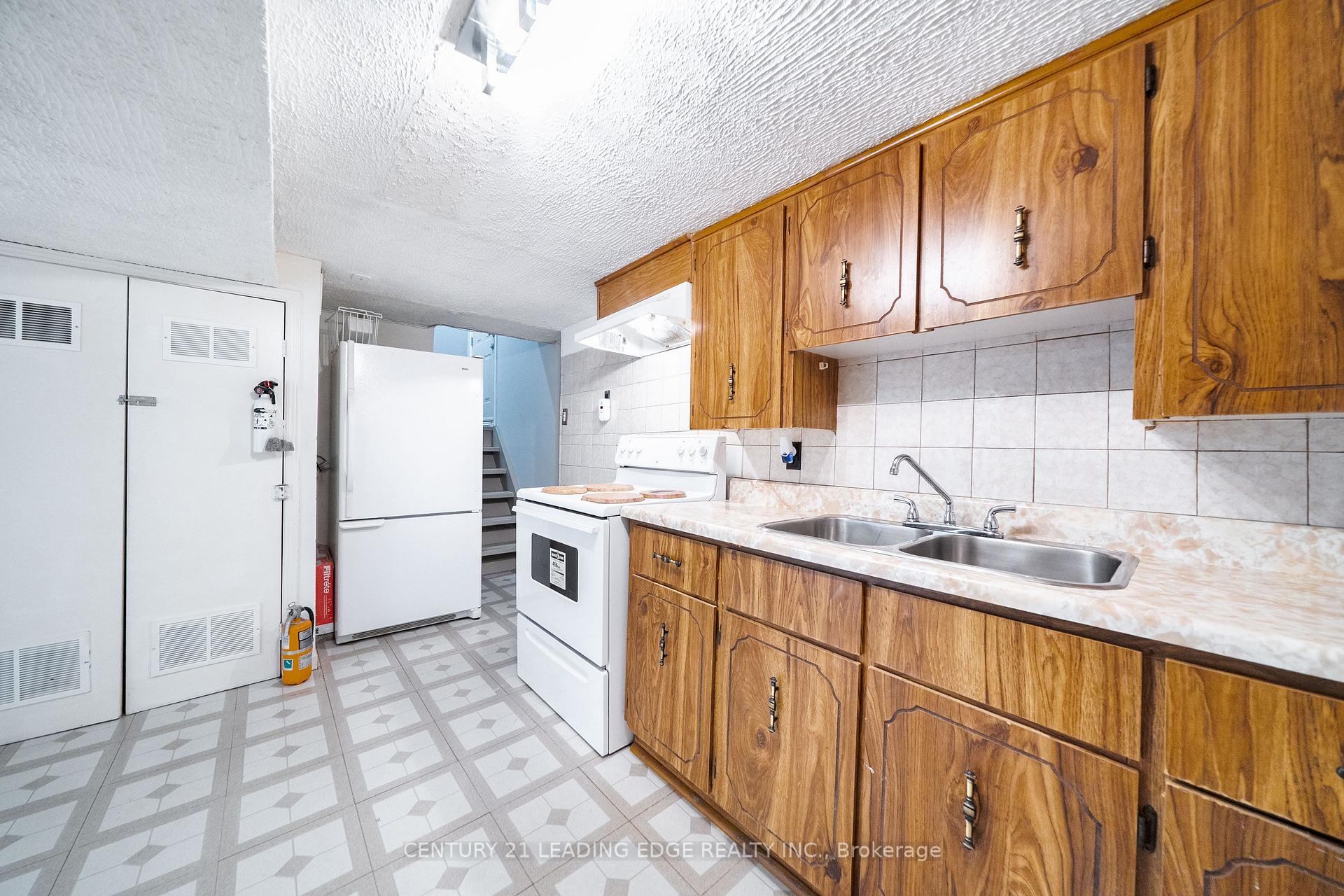 Photo 28 of 63 Mercury Road, Etobicoke, West Humber-Clairville — HOMEH