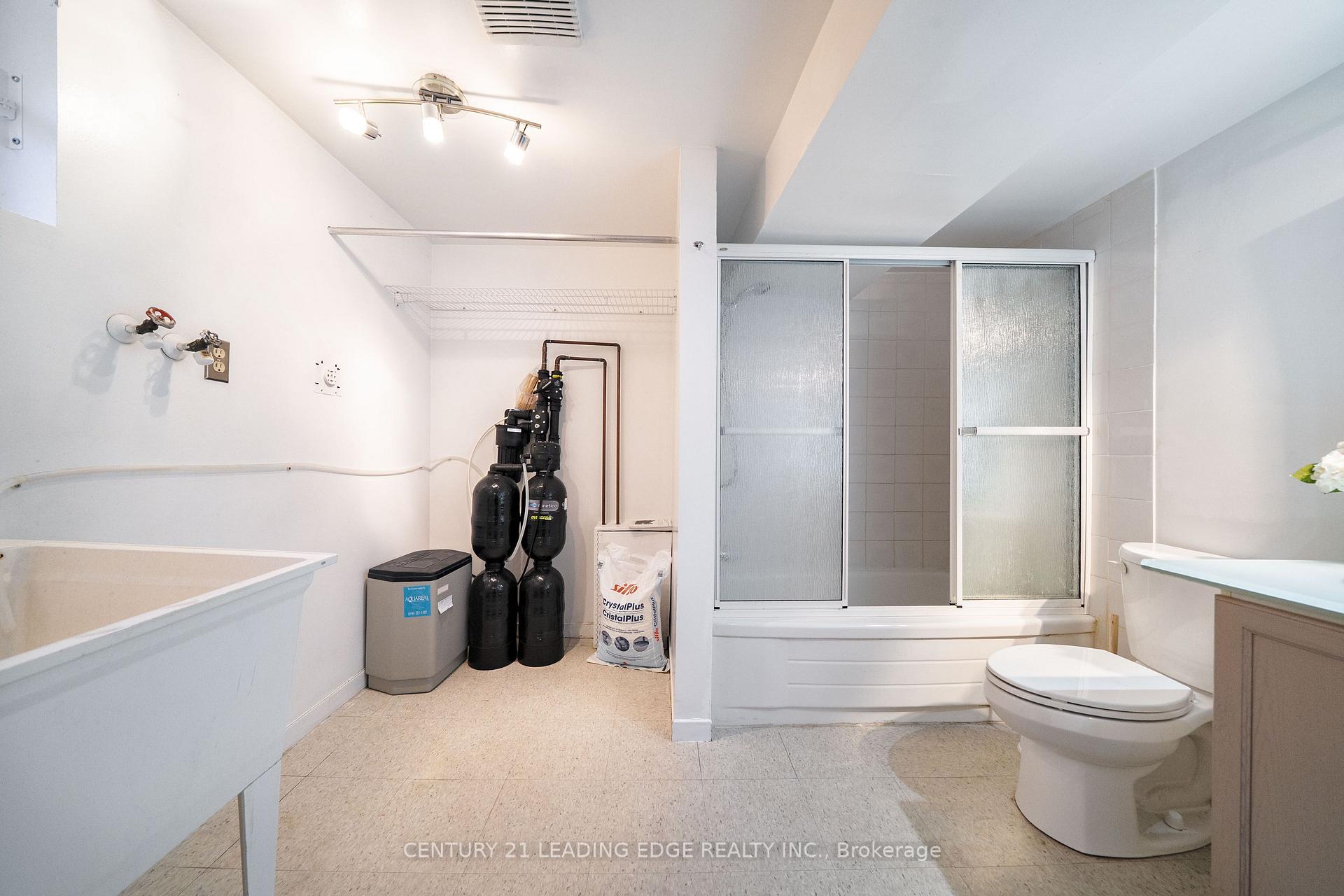 Photo 31 of 63 Mercury Road, Etobicoke, West Humber-Clairville — HOMEH