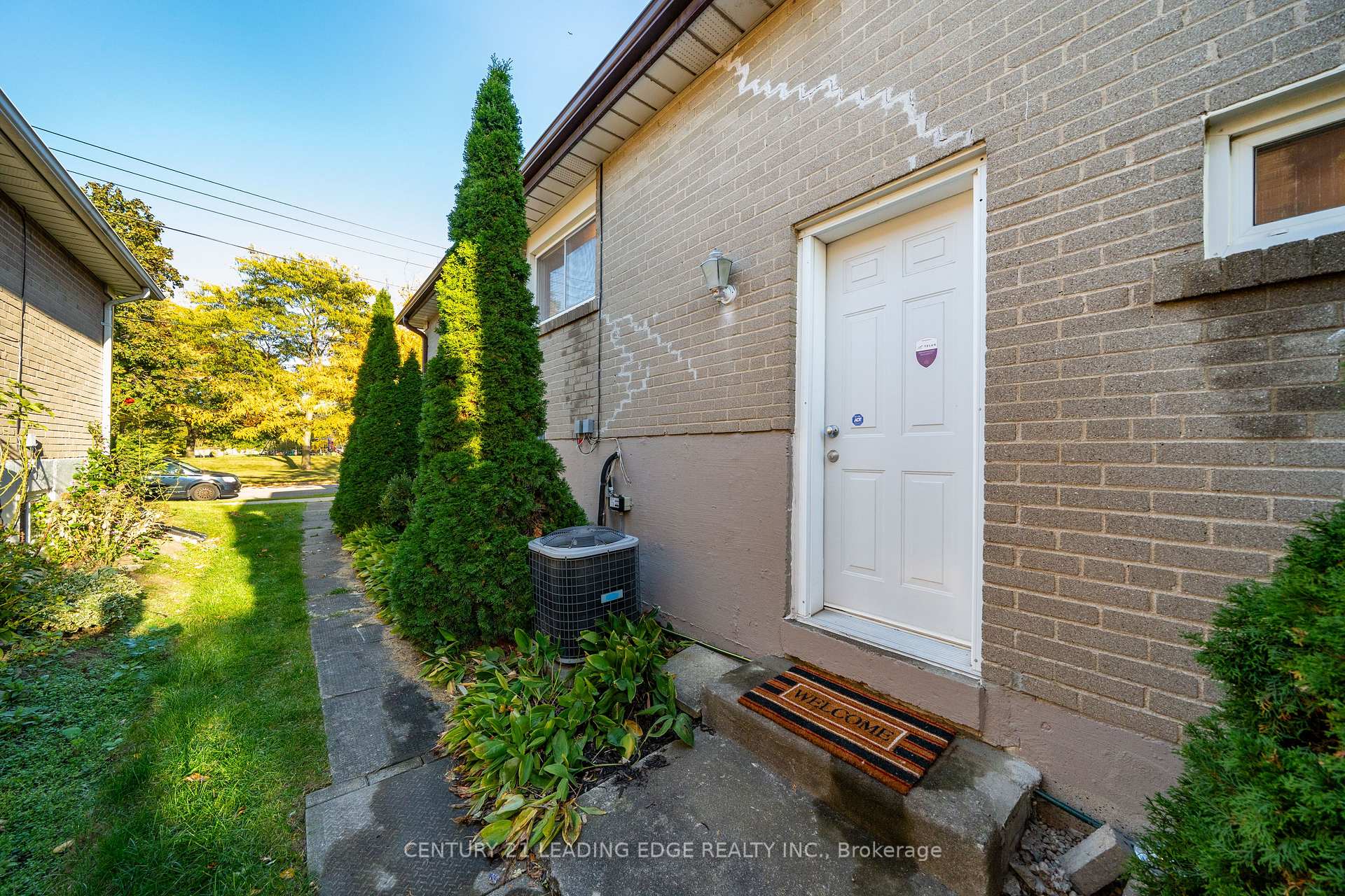 Photo 32 of 63 Mercury Road, Etobicoke, West Humber-Clairville — HOMEH