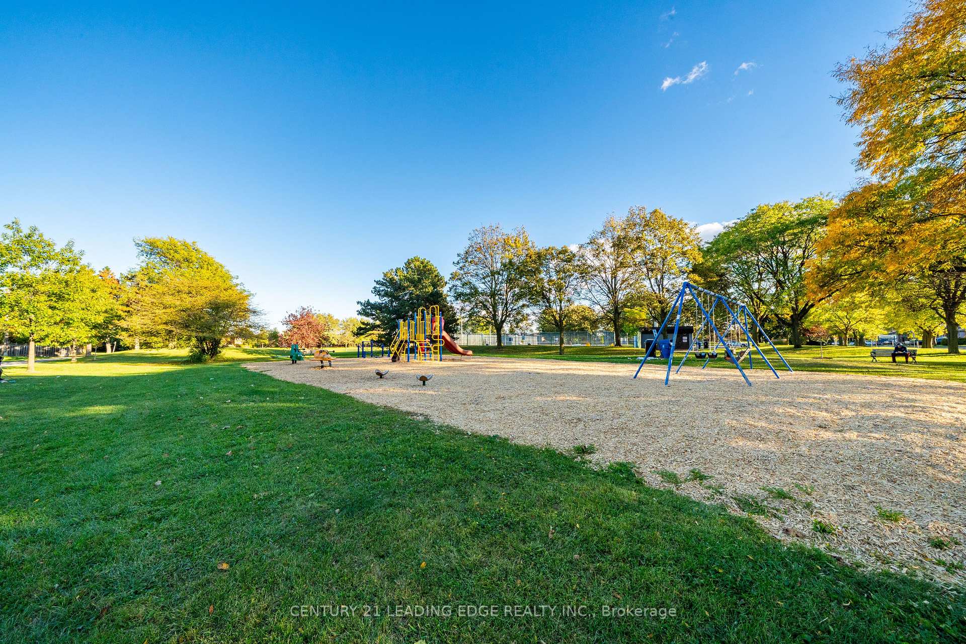 Photo 40 of 63 Mercury Road, Etobicoke, West Humber-Clairville — HOMEH