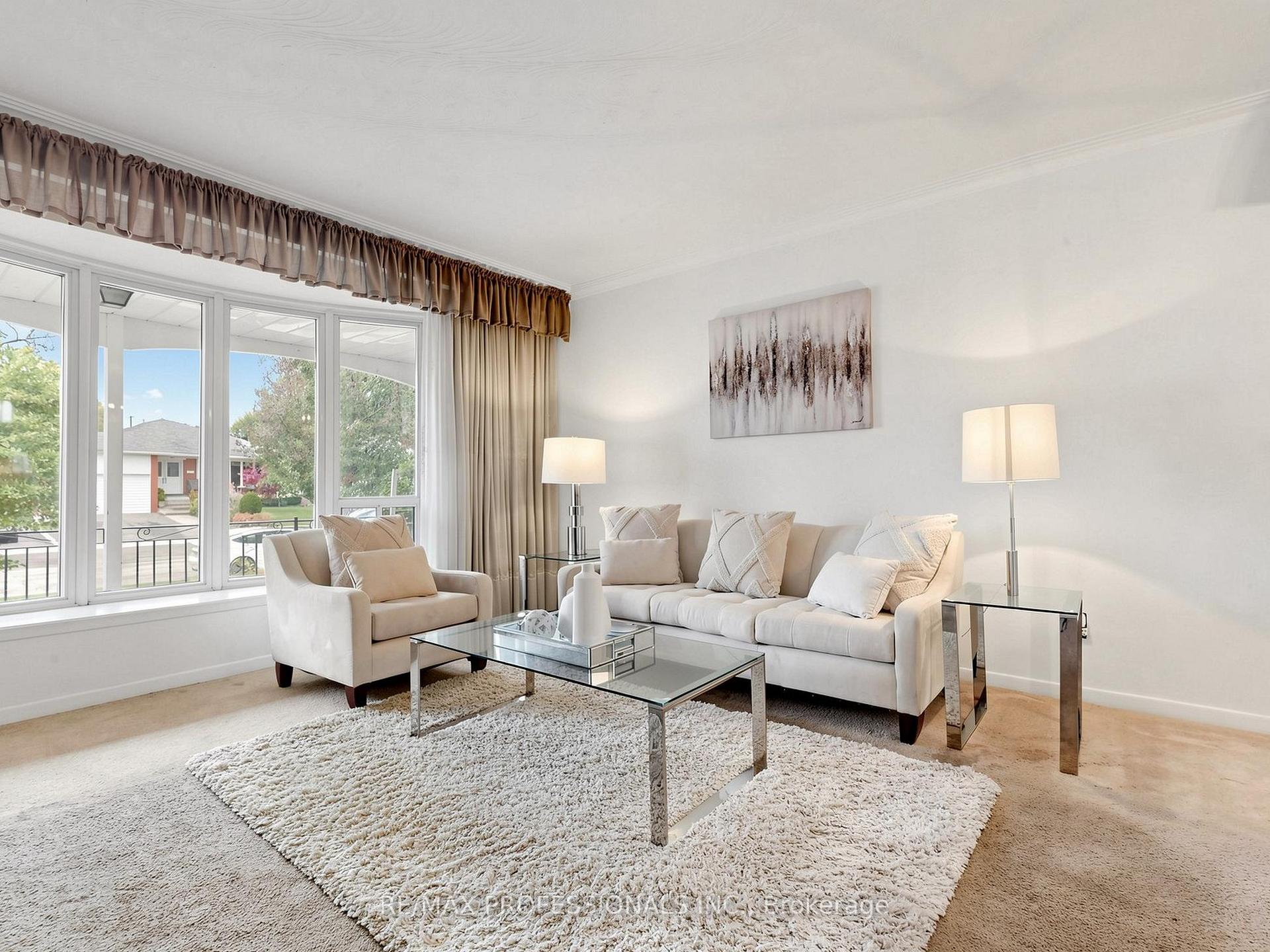 Photo 2 of 34 Crestridge Heights Road, Etobicoke, Willowridge-Martingrove-Richview — HOMEH