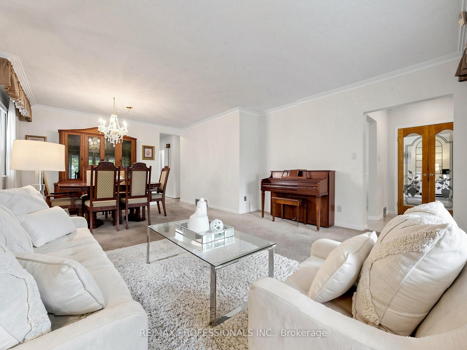 Photo 5 of 34 Crestridge Heights Road, Etobicoke, Willowridge-Martingrove-Richview — HOMEH