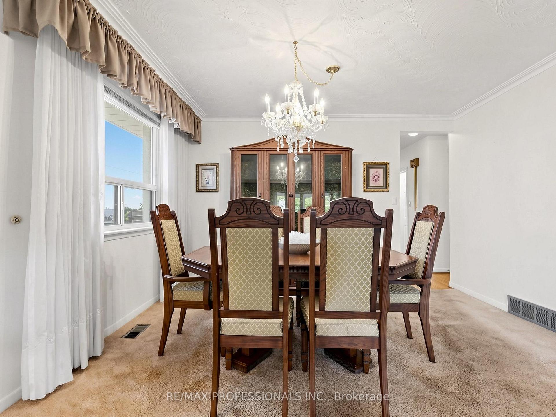 Photo 6 of 34 Crestridge Heights Road, Etobicoke, Willowridge-Martingrove-Richview — HOMEH