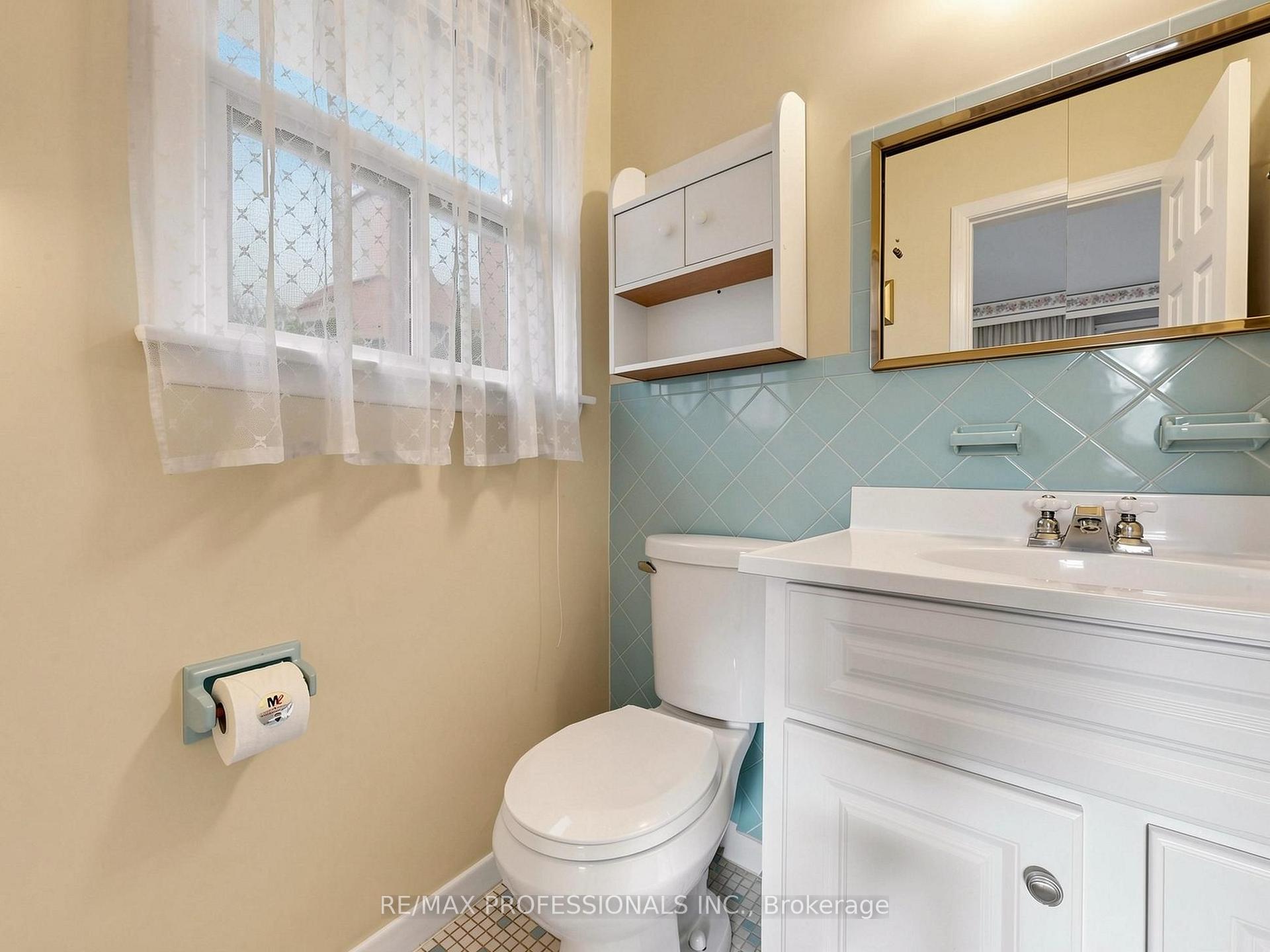 Photo 14 of 34 Crestridge Heights Road, Etobicoke, Willowridge-Martingrove-Richview — HOMEH