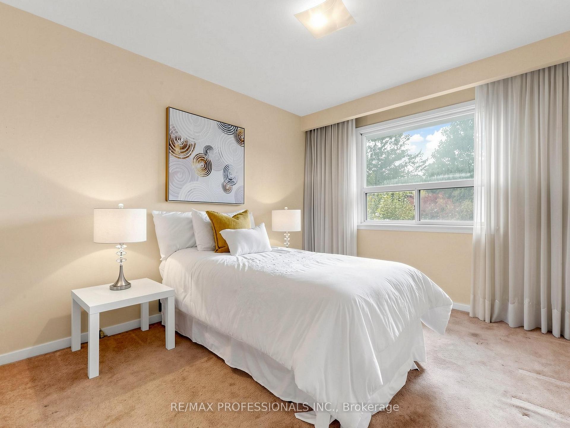 Photo 16 of 34 Crestridge Heights Road, Etobicoke, Willowridge-Martingrove-Richview — HOMEH