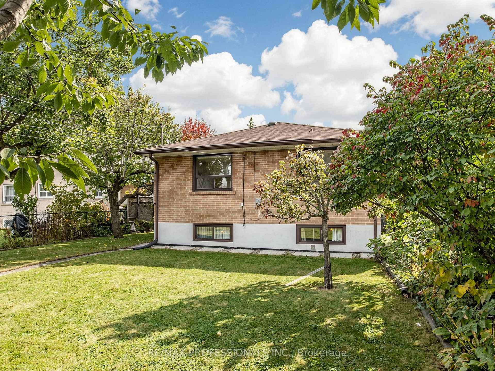 Photo 26 of 34 Crestridge Heights Road, Etobicoke, Willowridge-Martingrove-Richview — HOMEH