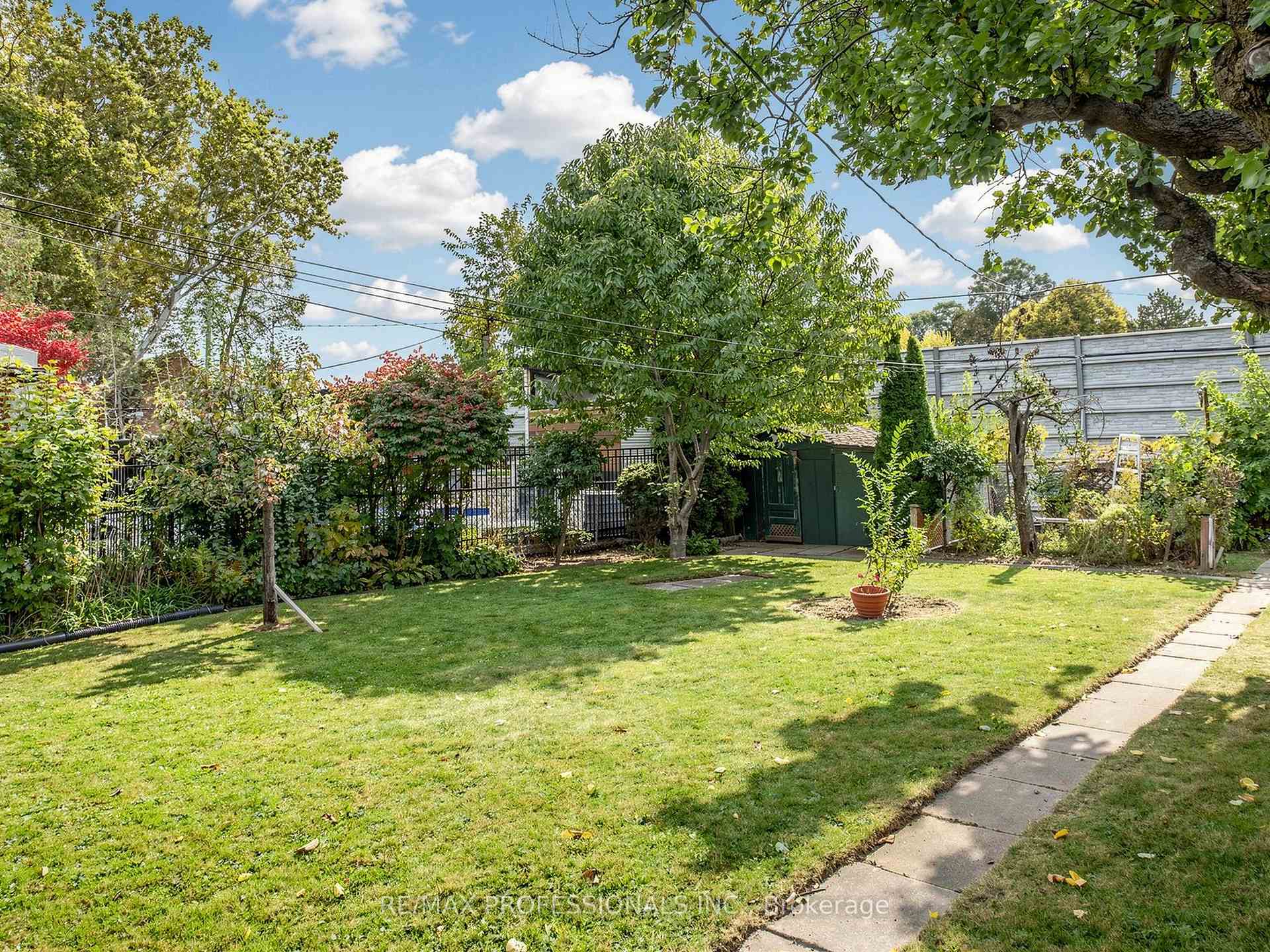 Photo 27 of 34 Crestridge Heights Road, Etobicoke, Willowridge-Martingrove-Richview — HOMEH