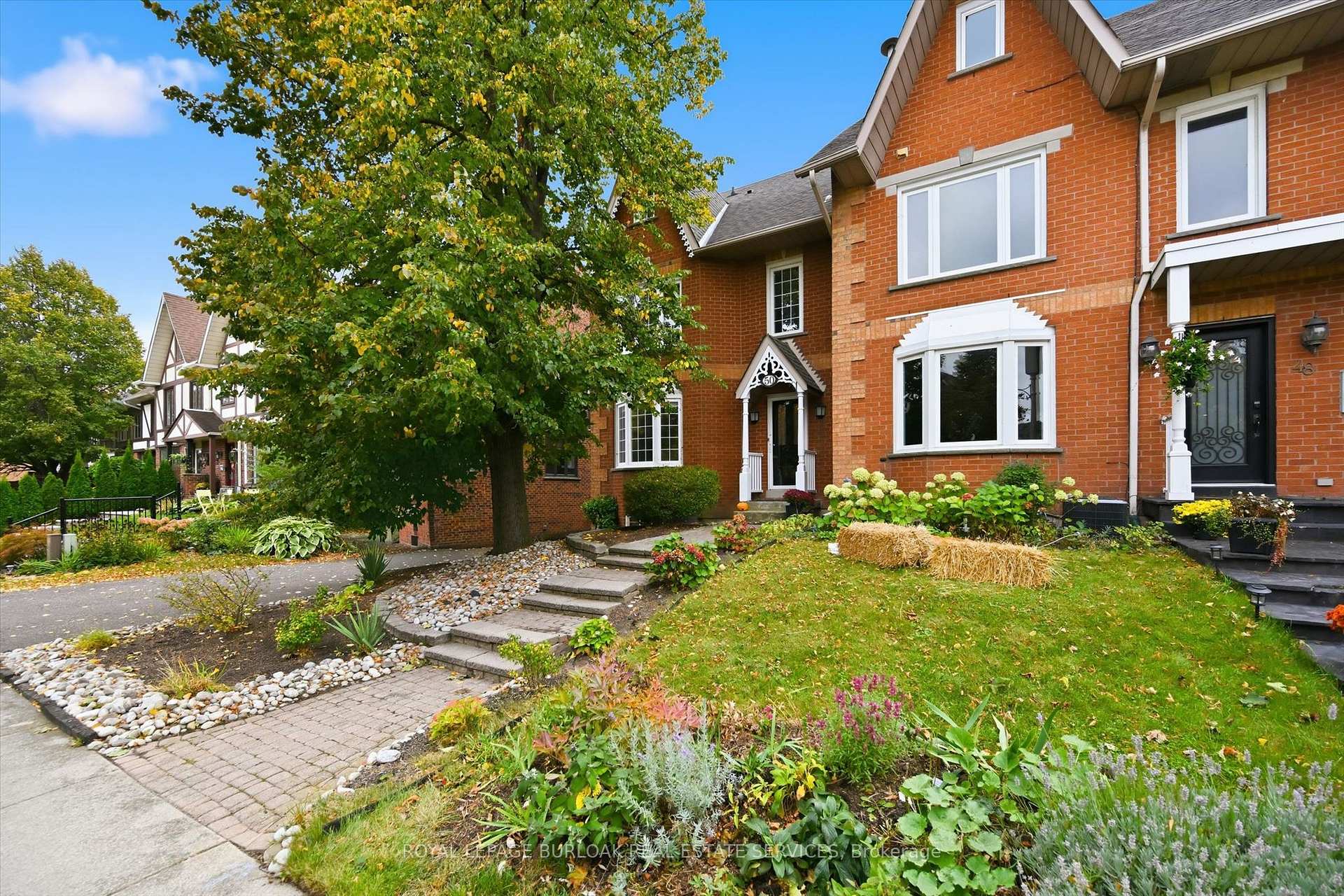 Photo 2 of 50 Edgewater Drive, Hamilton, Stoney Creek — HOMEH