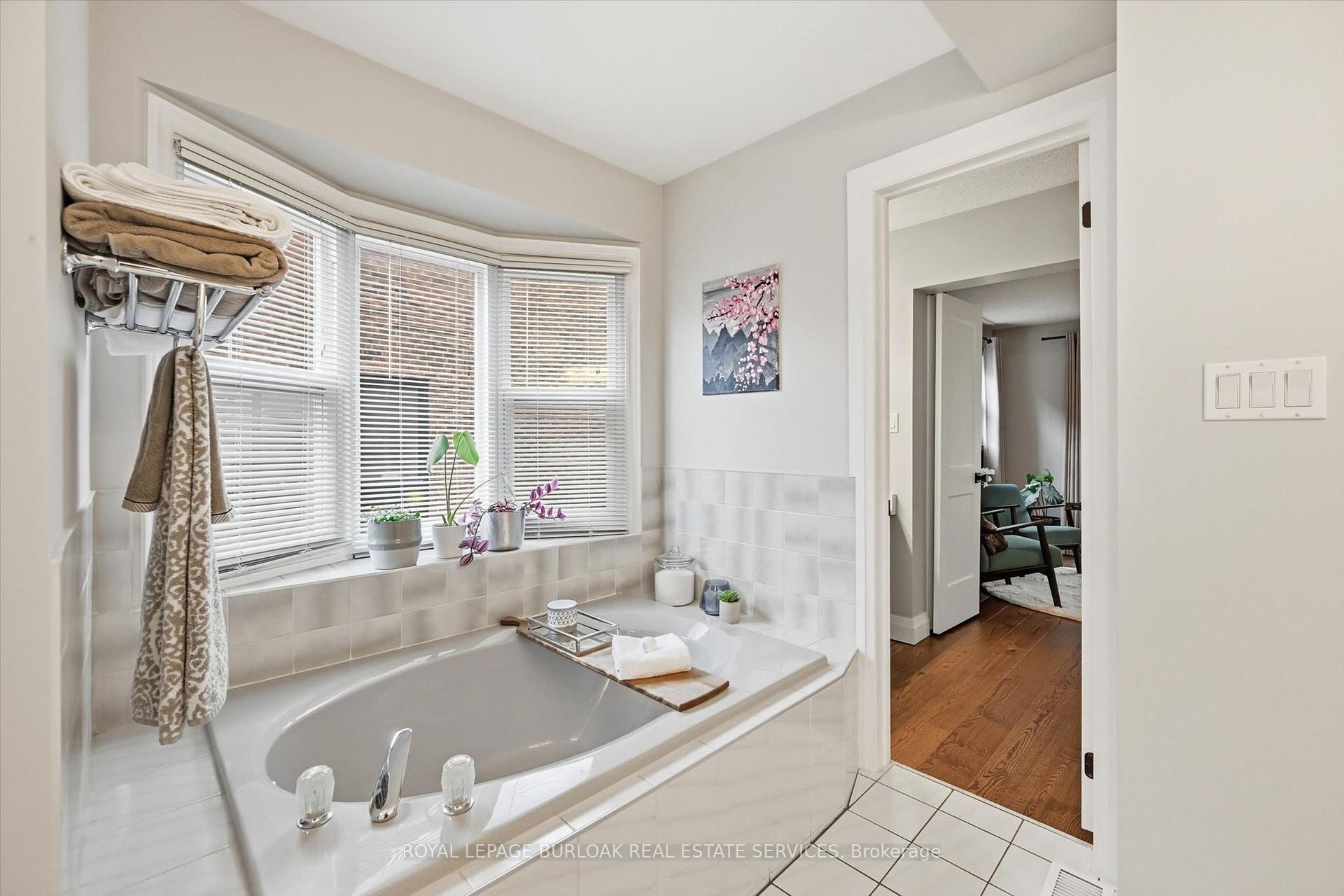 Photo 31 of 50 Edgewater Drive, Hamilton, Stoney Creek — HOMEH