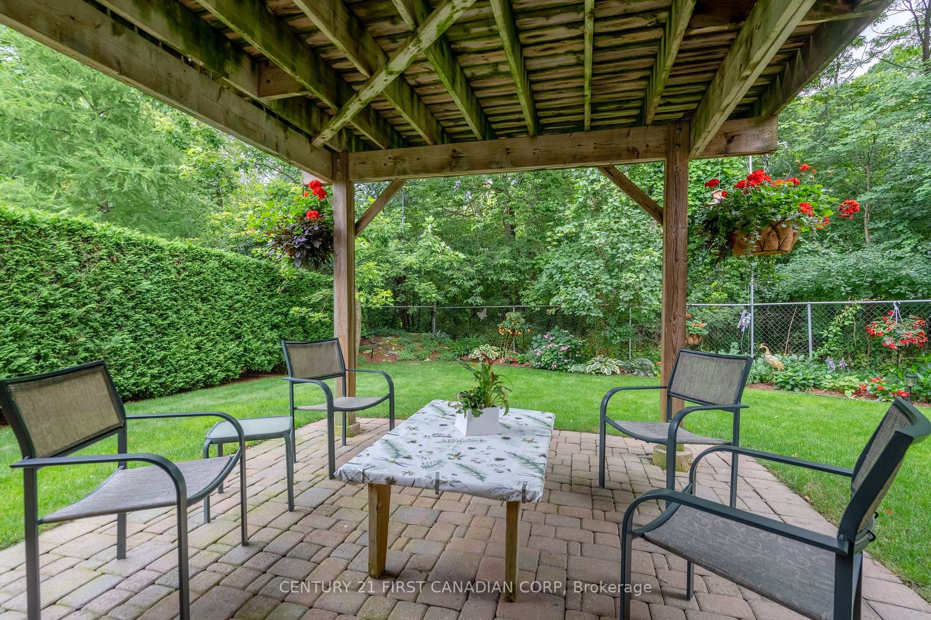 Photo 23 of 1611 Blackmaple Crescent, London, East A — HOMEH