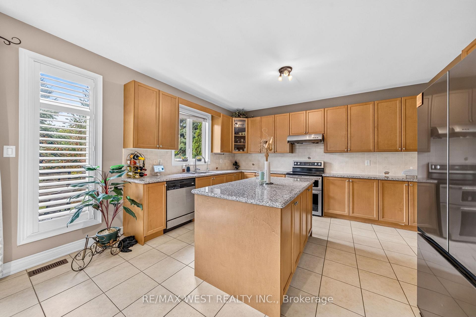 Photo 6 of 8 Calvados Crescent, Brampton, Vales of Castlemore North — HOMEH