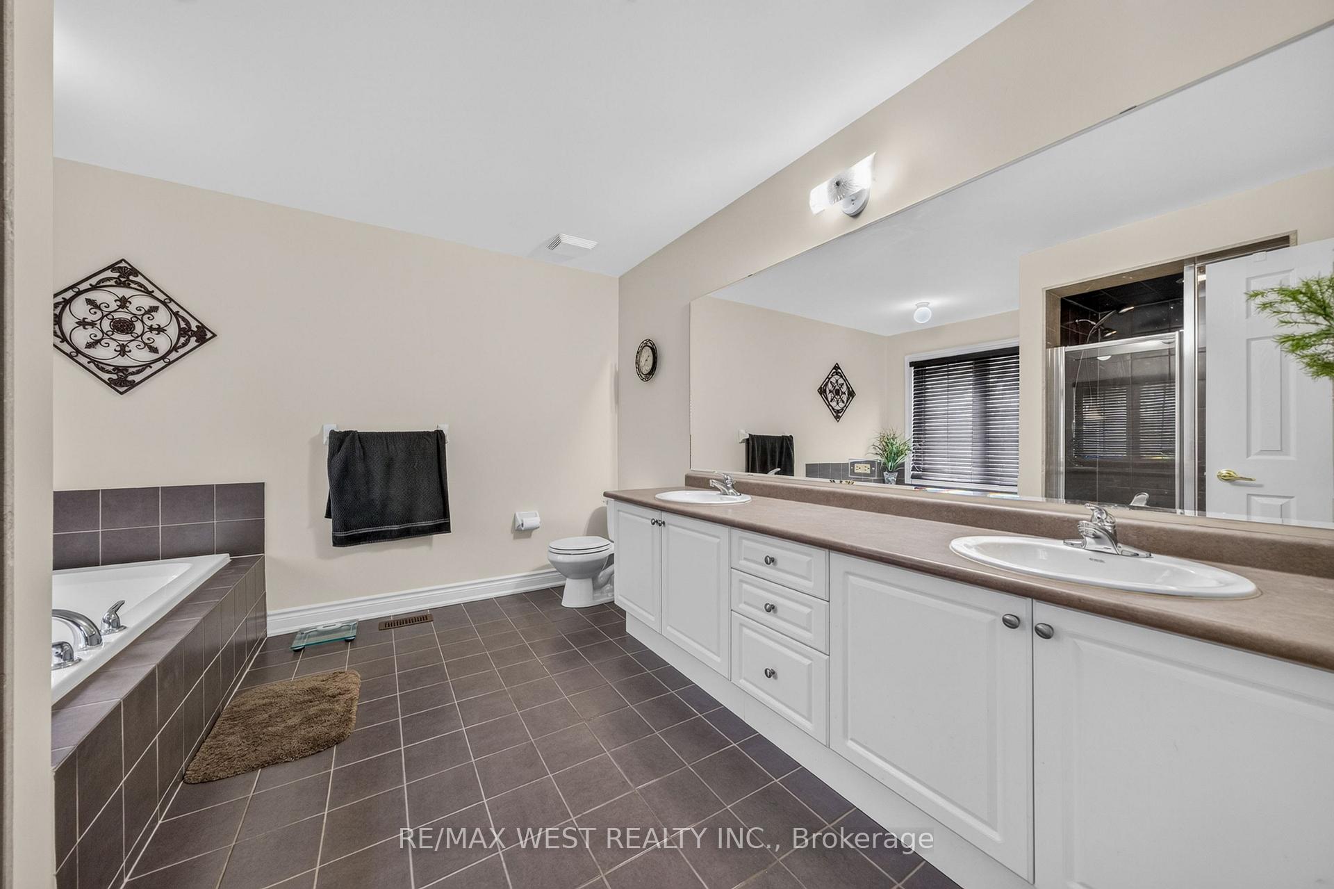 Photo 11 of 8 Calvados Crescent, Brampton, Vales of Castlemore North — HOMEH