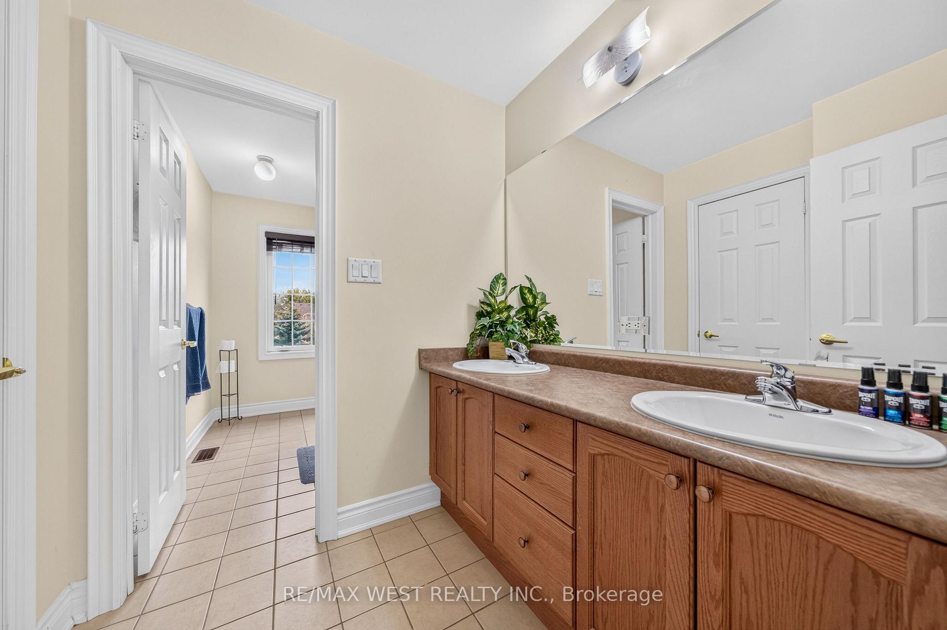 Photo 14 of 8 Calvados Crescent, Brampton, Vales of Castlemore North — HOMEH