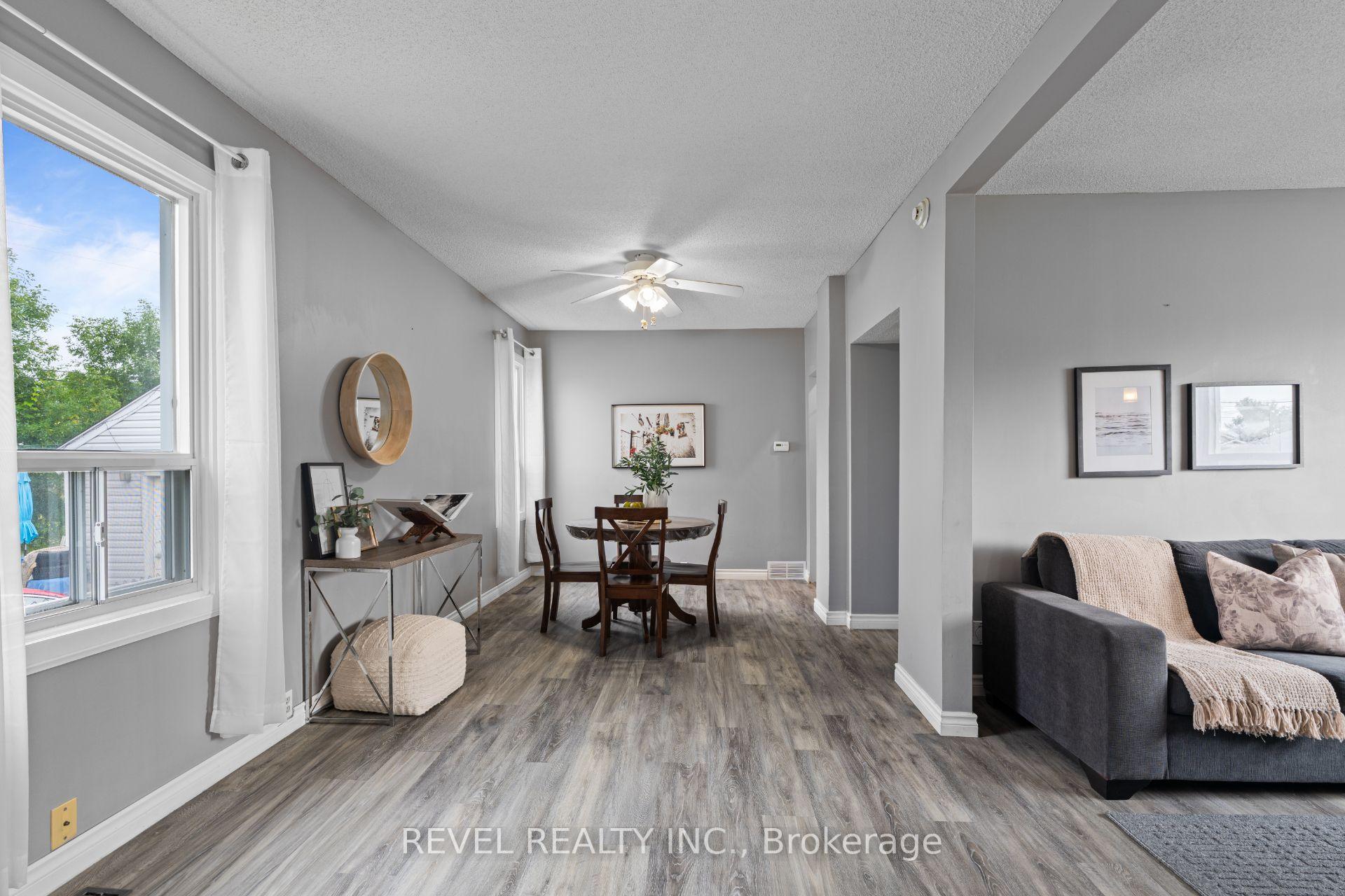 Photo 4 of 3 1/2 Dundonald Street, St. Catharines, Secord Woods — HOMEH