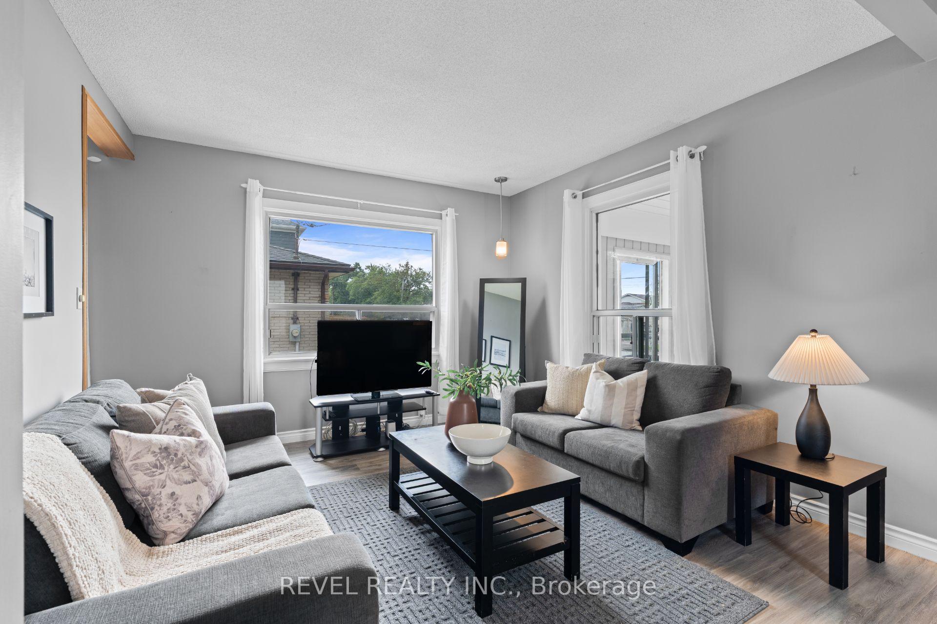 Photo 9 of 3 1/2 Dundonald Street, St. Catharines, Secord Woods — HOMEH
