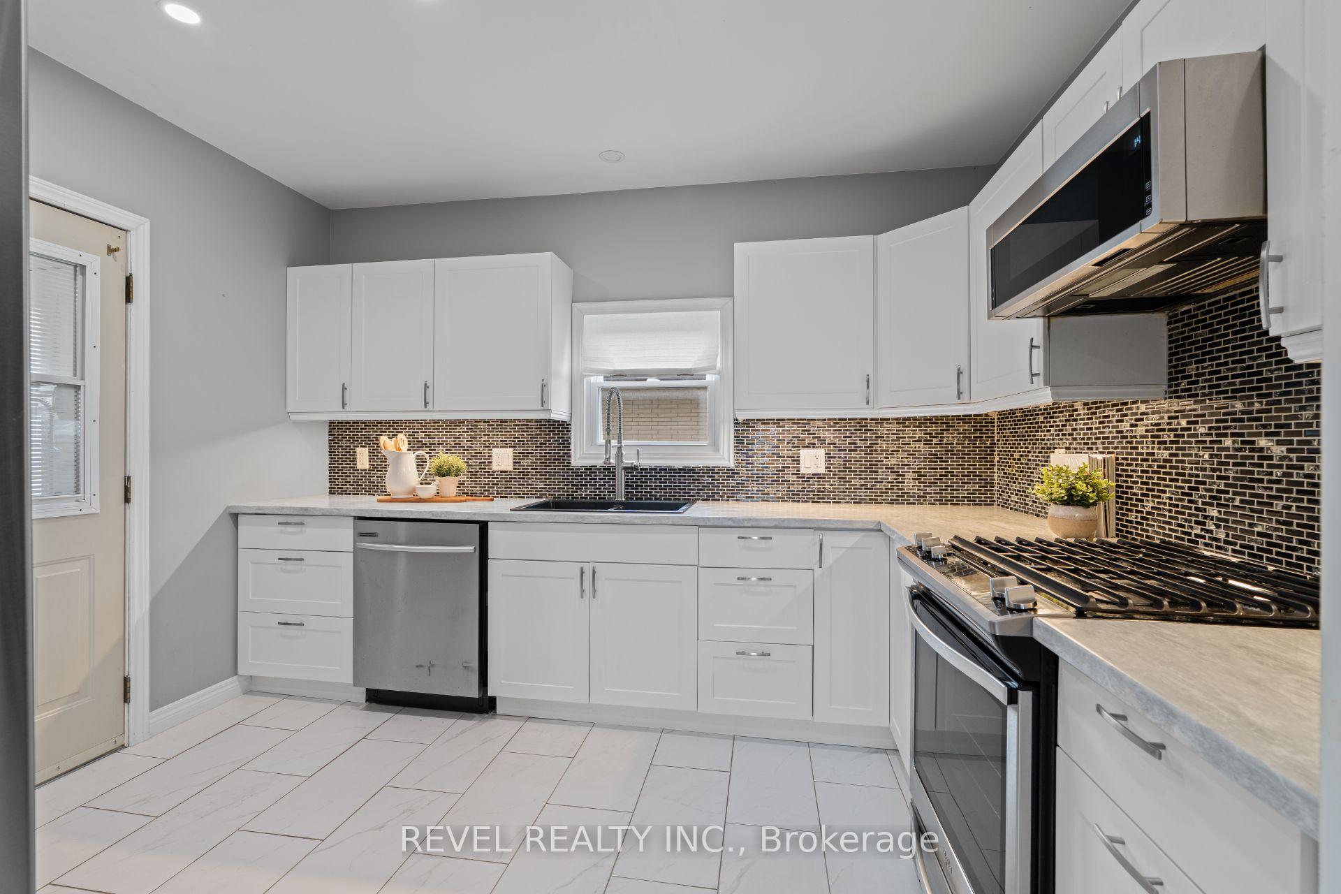 Photo 13 of 3 1/2 Dundonald Street, St. Catharines, Secord Woods — HOMEH