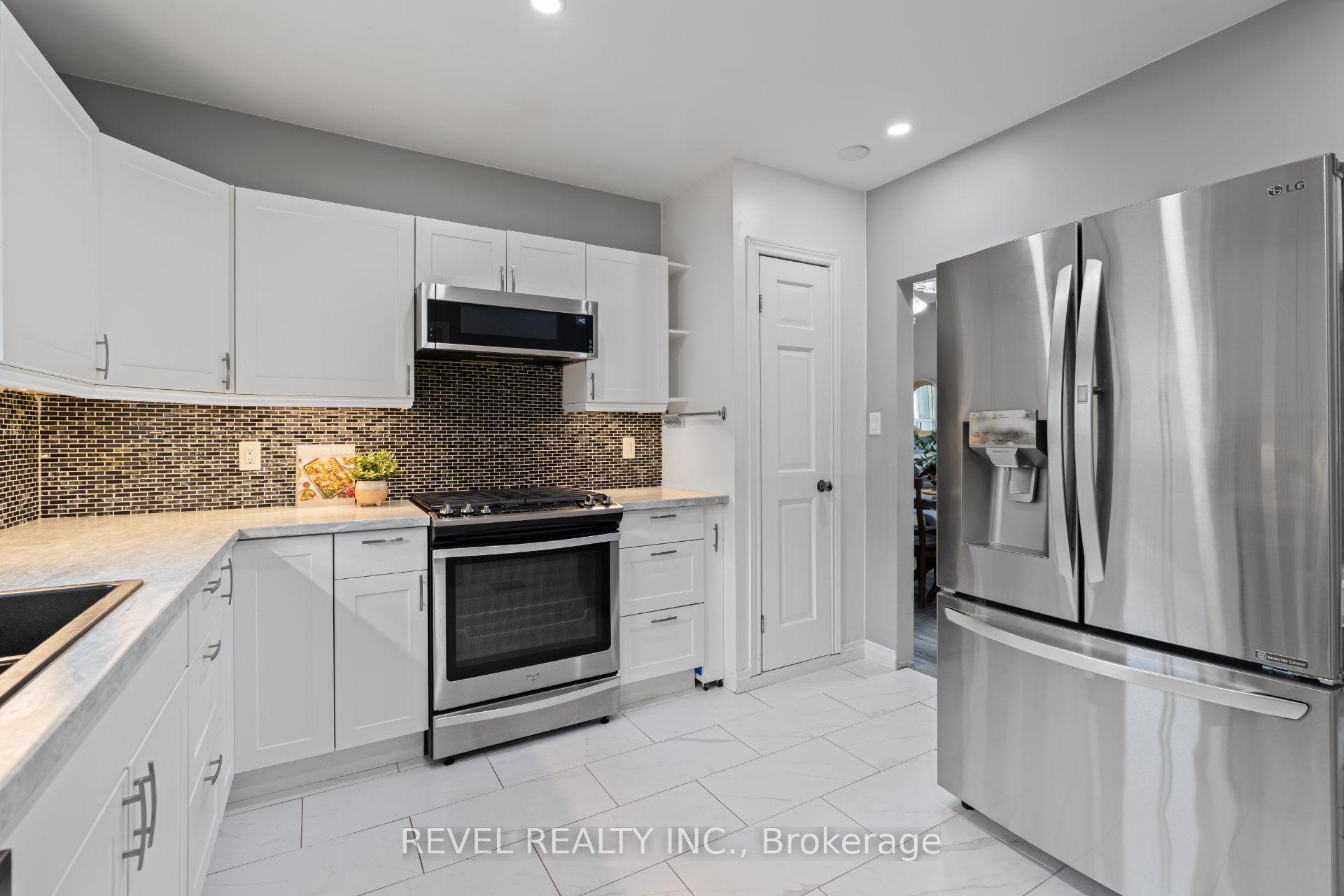 Photo 14 of 3 1/2 Dundonald Street, St. Catharines, Secord Woods — HOMEH