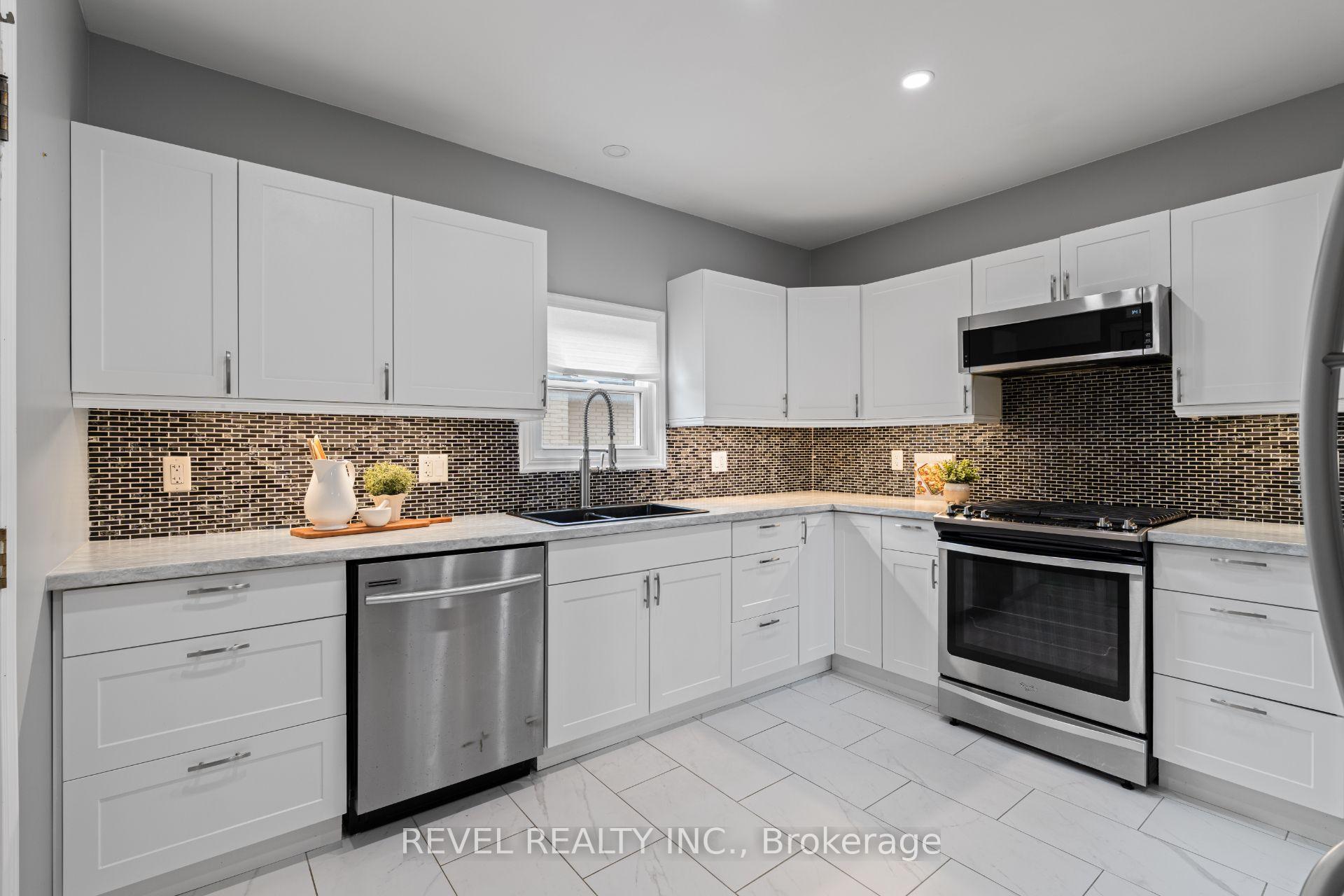 Photo 15 of 3 1/2 Dundonald Street, St. Catharines, Secord Woods — HOMEH