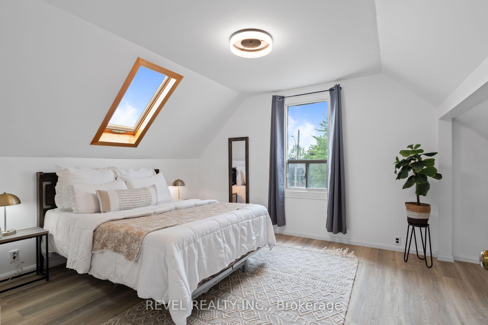 Photo 19 of 3 1/2 Dundonald Street, St. Catharines, Secord Woods — HOMEH