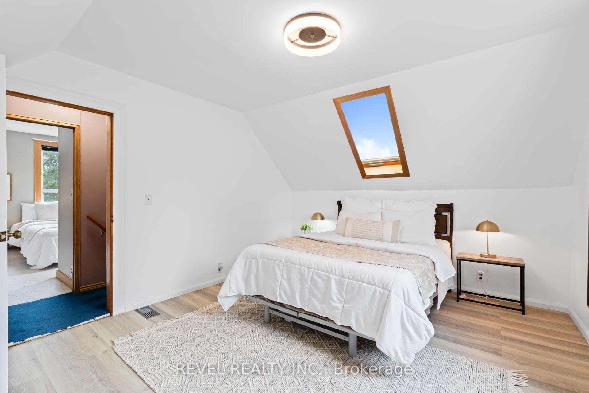 Photo 21 of 3 1/2 Dundonald Street, St. Catharines, Secord Woods — HOMEH