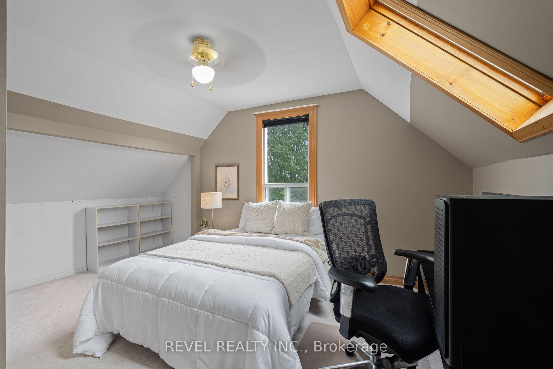 Photo 23 of 3 1/2 Dundonald Street, St. Catharines, Secord Woods — HOMEH