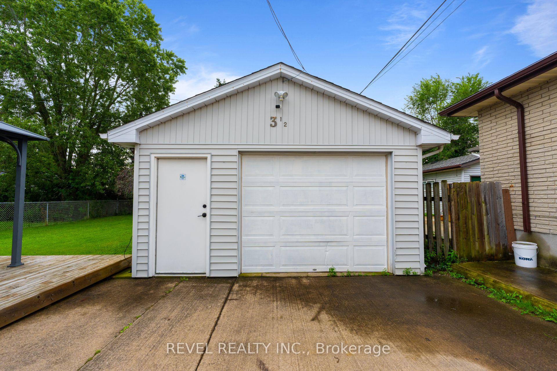 Photo 31 of 3 1/2 Dundonald Street, St. Catharines, Secord Woods — HOMEH